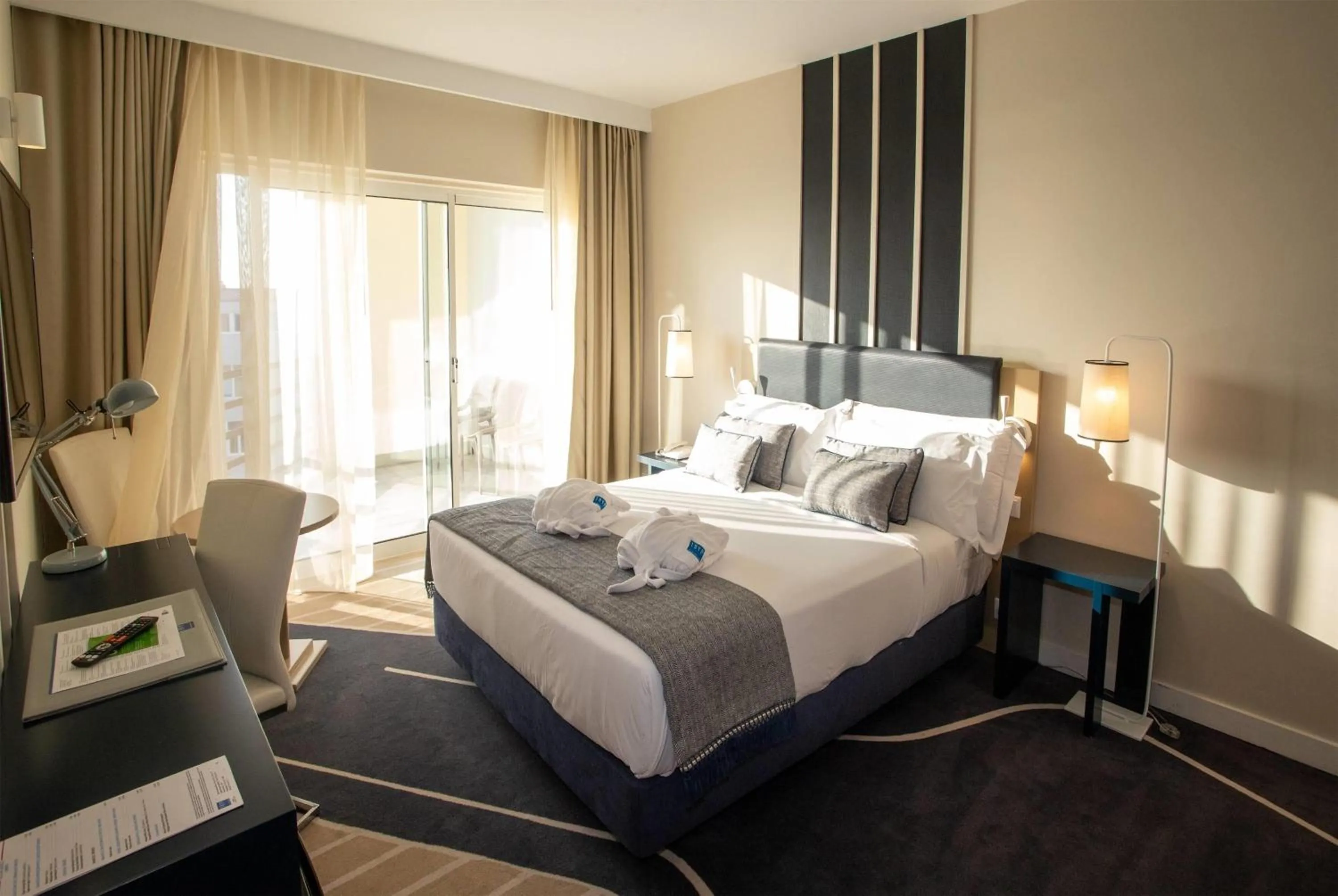 1 Double Bed, Deluxe Village View, Non-Smoking in TRYP by Wyndham Lisboa Caparica Mar