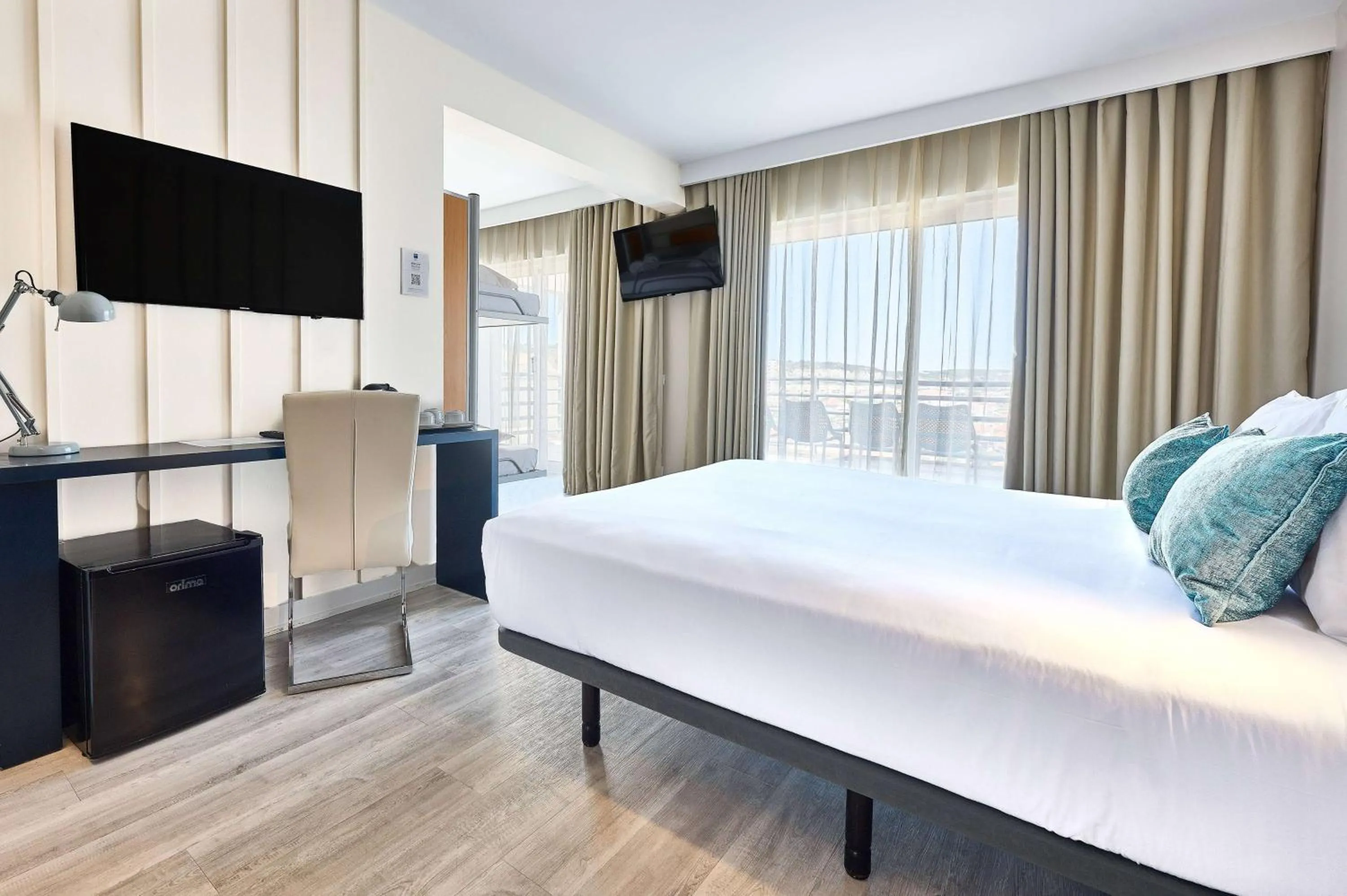 1 Murphy Bed, Deluxe, Family Room, Non-Smoking in TRYP by Wyndham Lisboa Caparica Mar