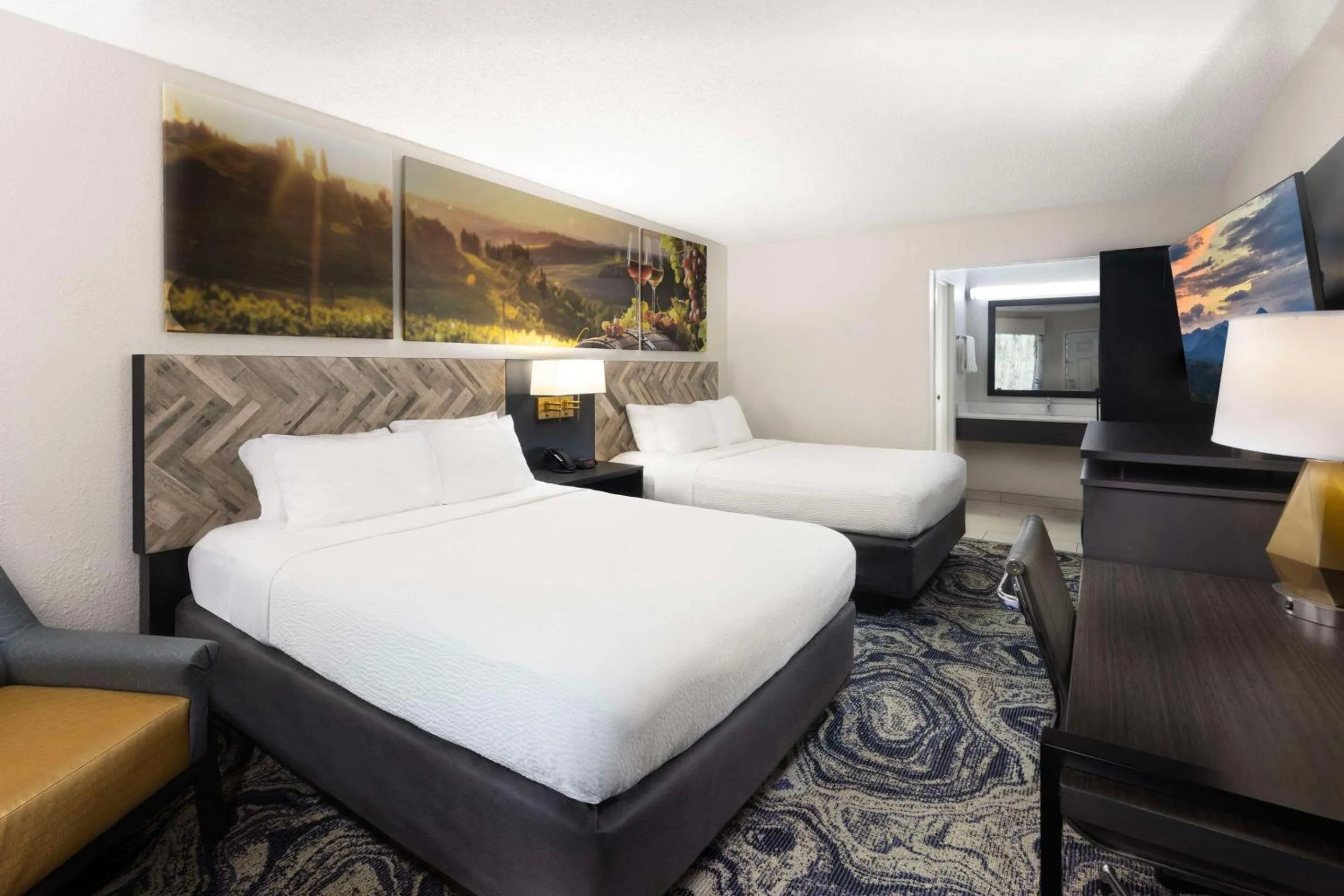 Queen Room with Two Queen Beds - Non-Smoking in Clarion Inn Biltmore Village