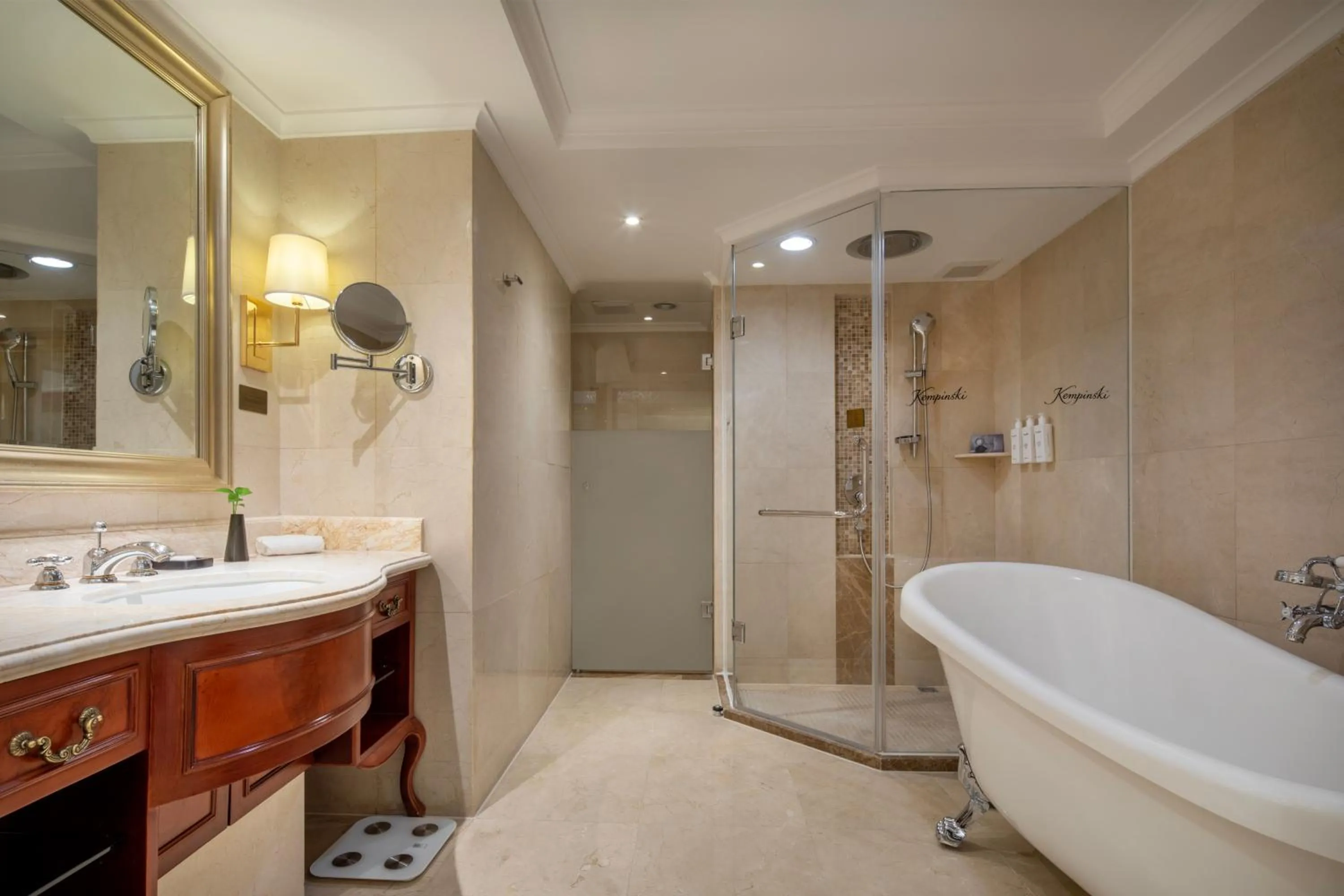 Deluxe King with Panoramic View in Kempinski Hotel Guiyang