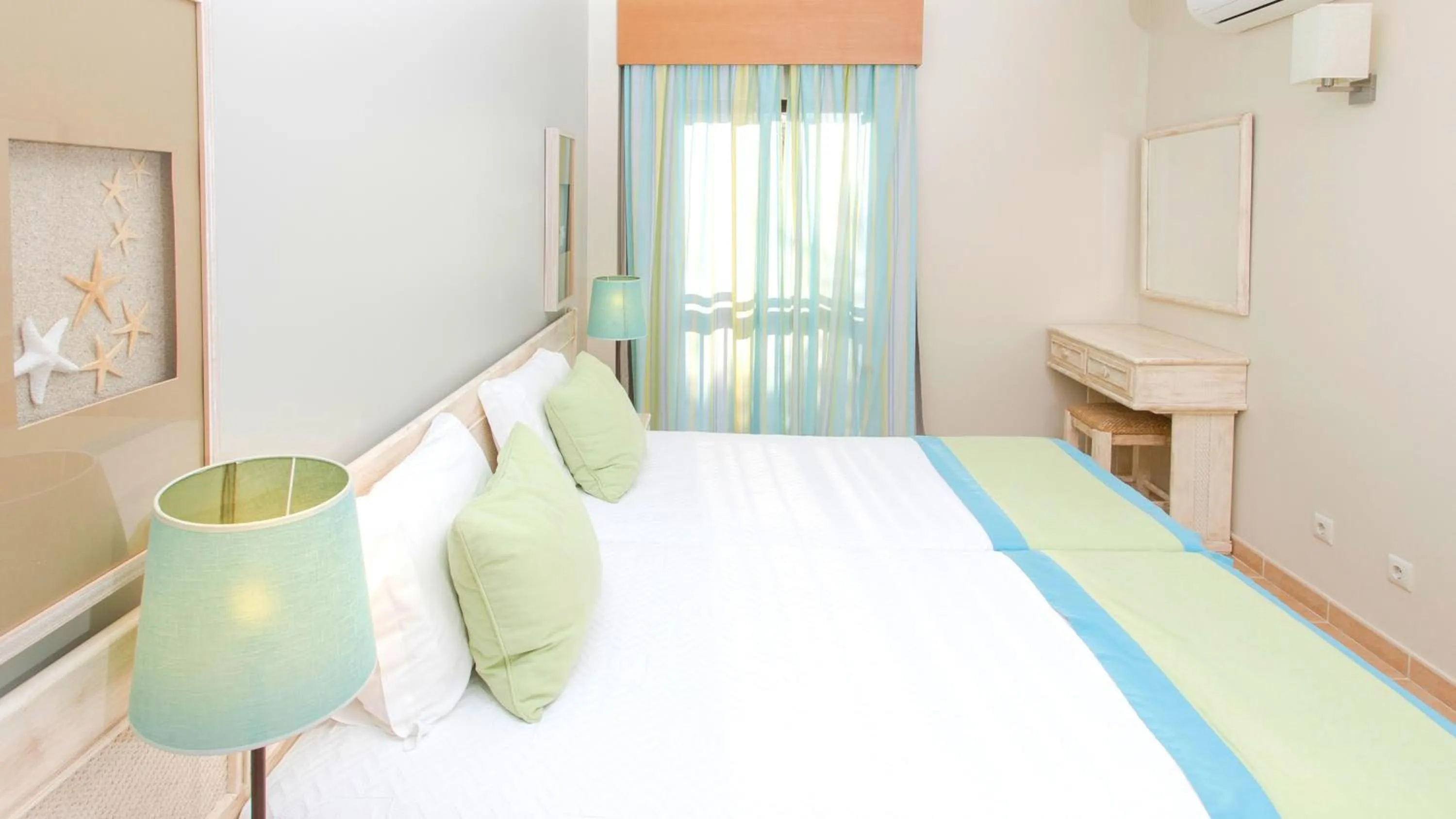 One-Bedroom Apartment with Garden View in Alfagar Village