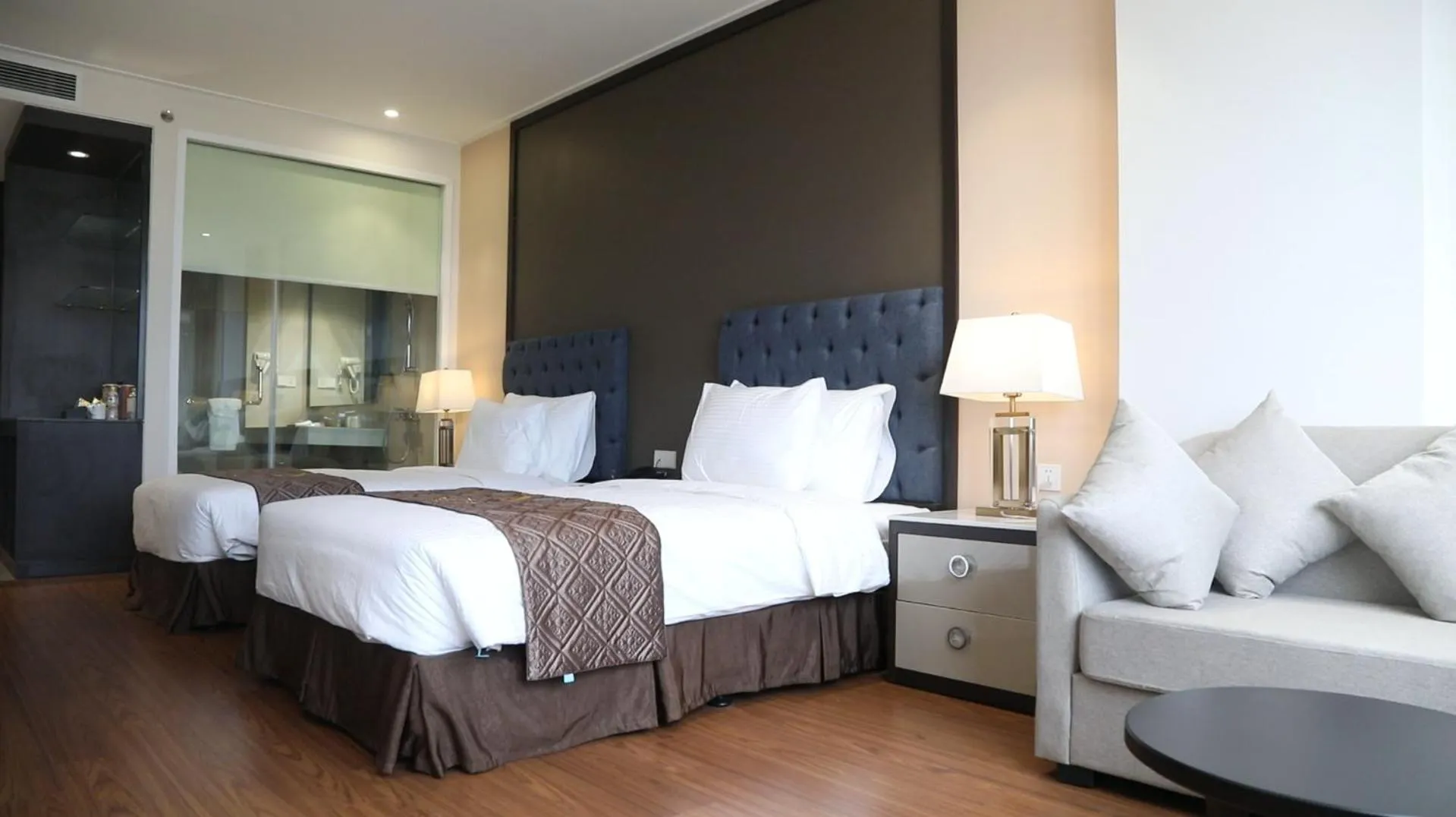 Superior Twin Room in Dai Viet Hotel