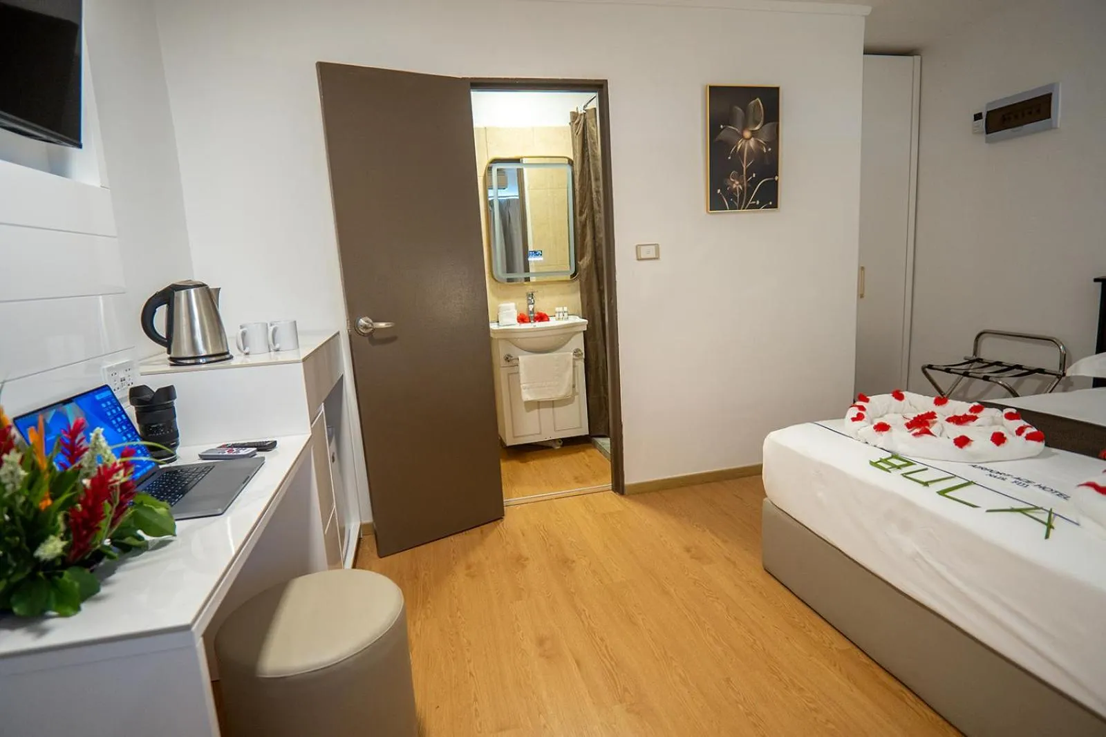 Deluxe Studio in Airport Ace Hotel