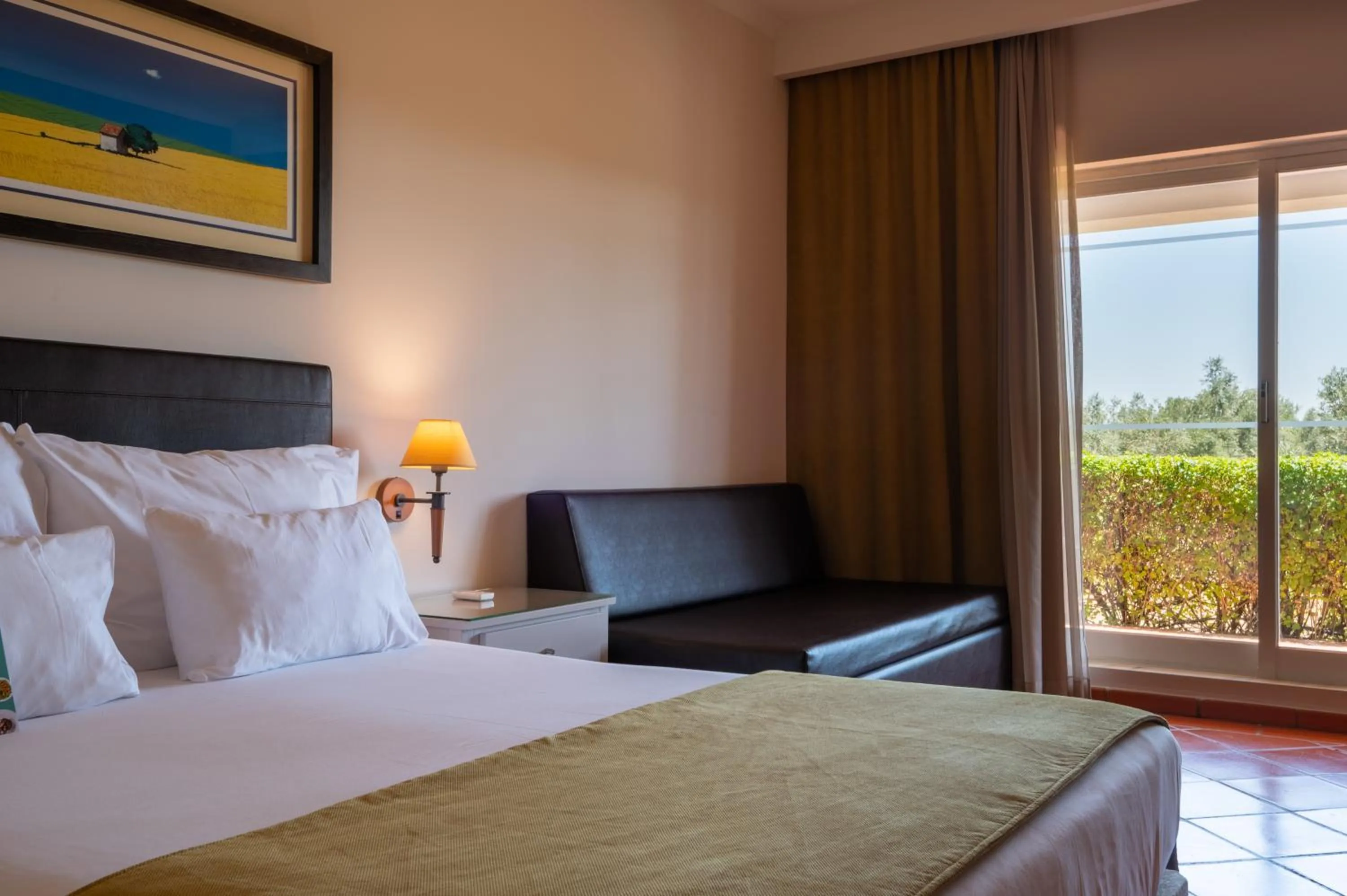 Family Room with Pool View (2 Adults + 2 Children) in Vila Gale Alentejo Vineyard - Clube de Campo