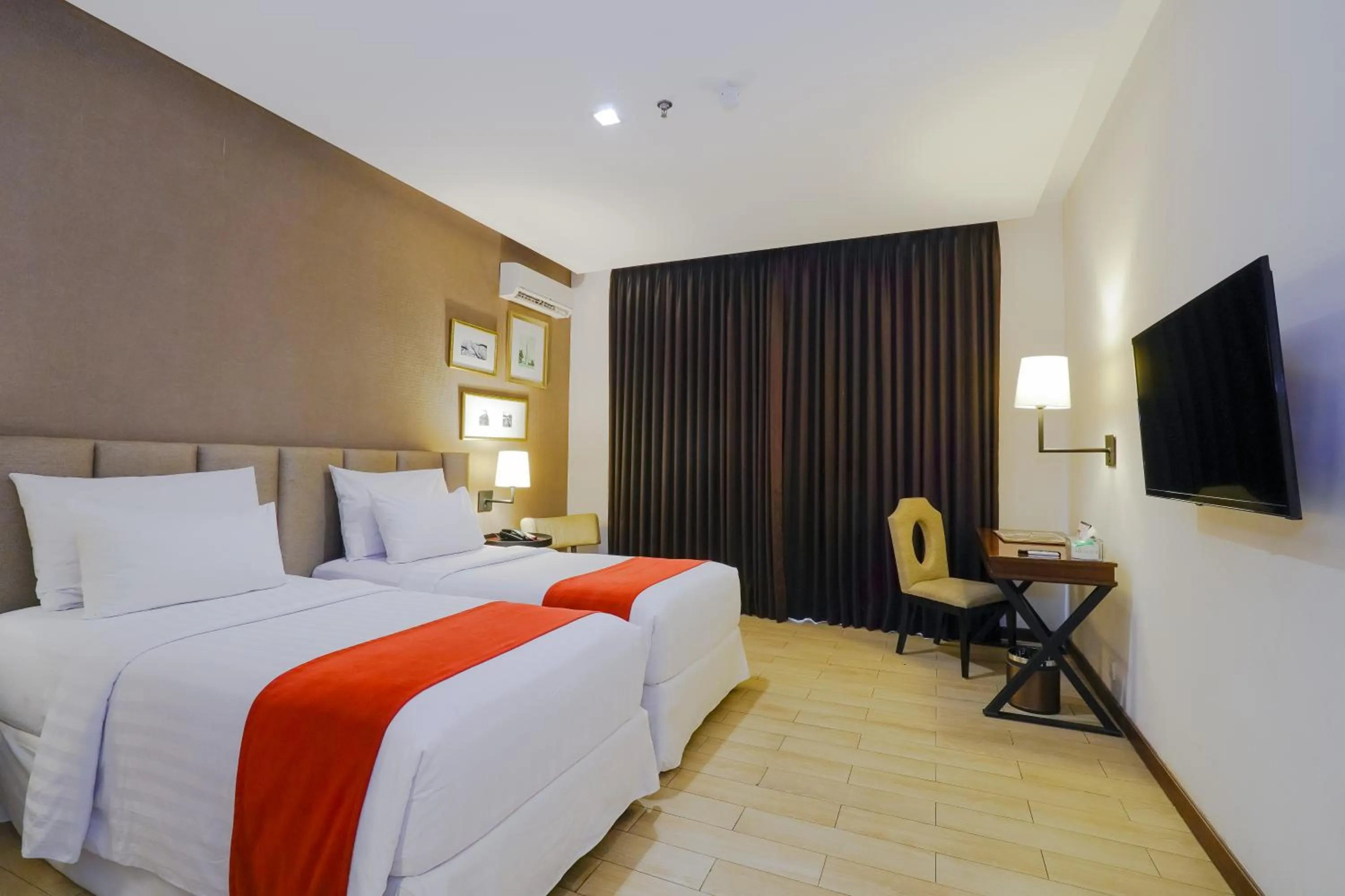 Superior Twin Room in Royal Padjadjaran Hotel
