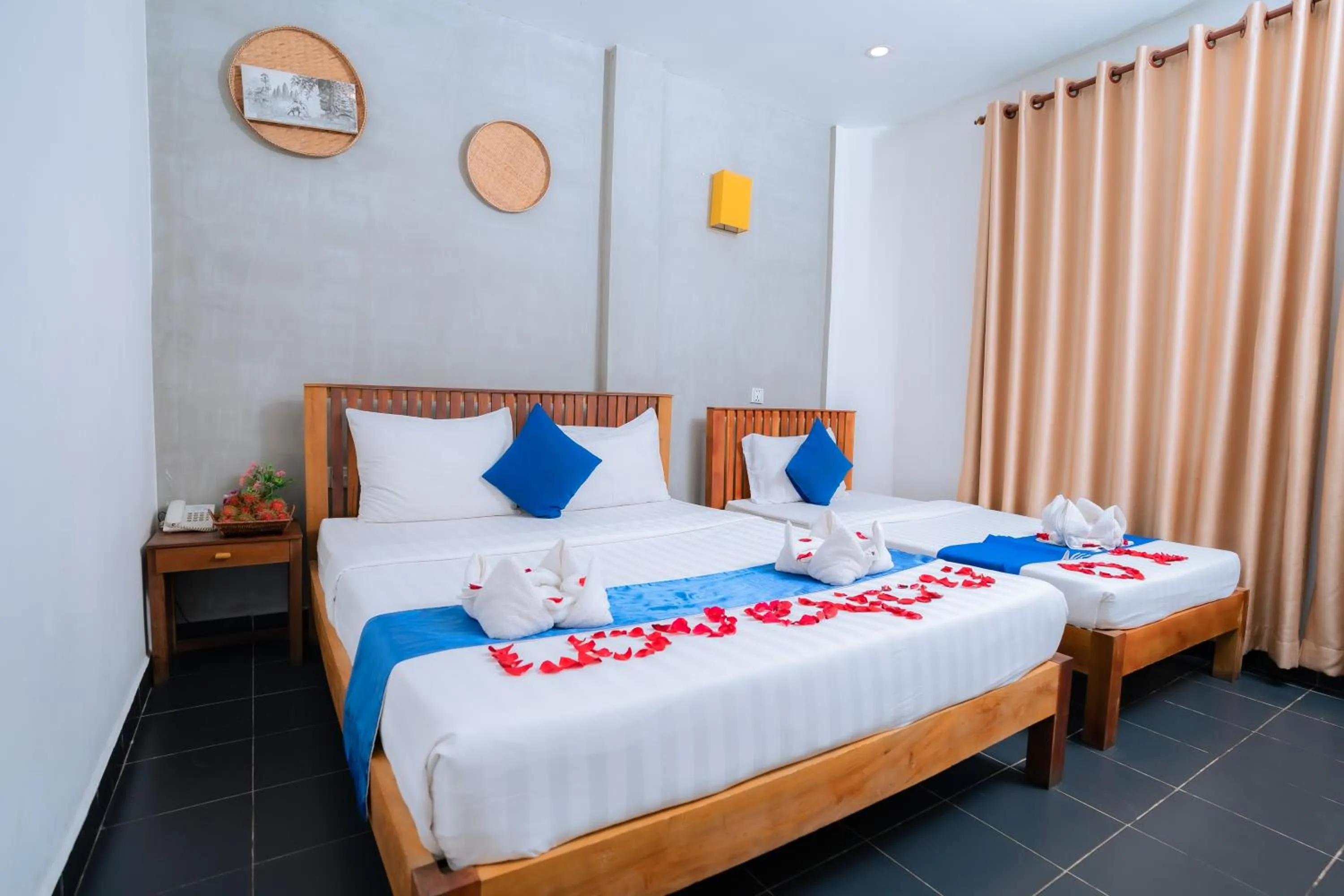 Triple Room with View in Grand Elevation Hotel