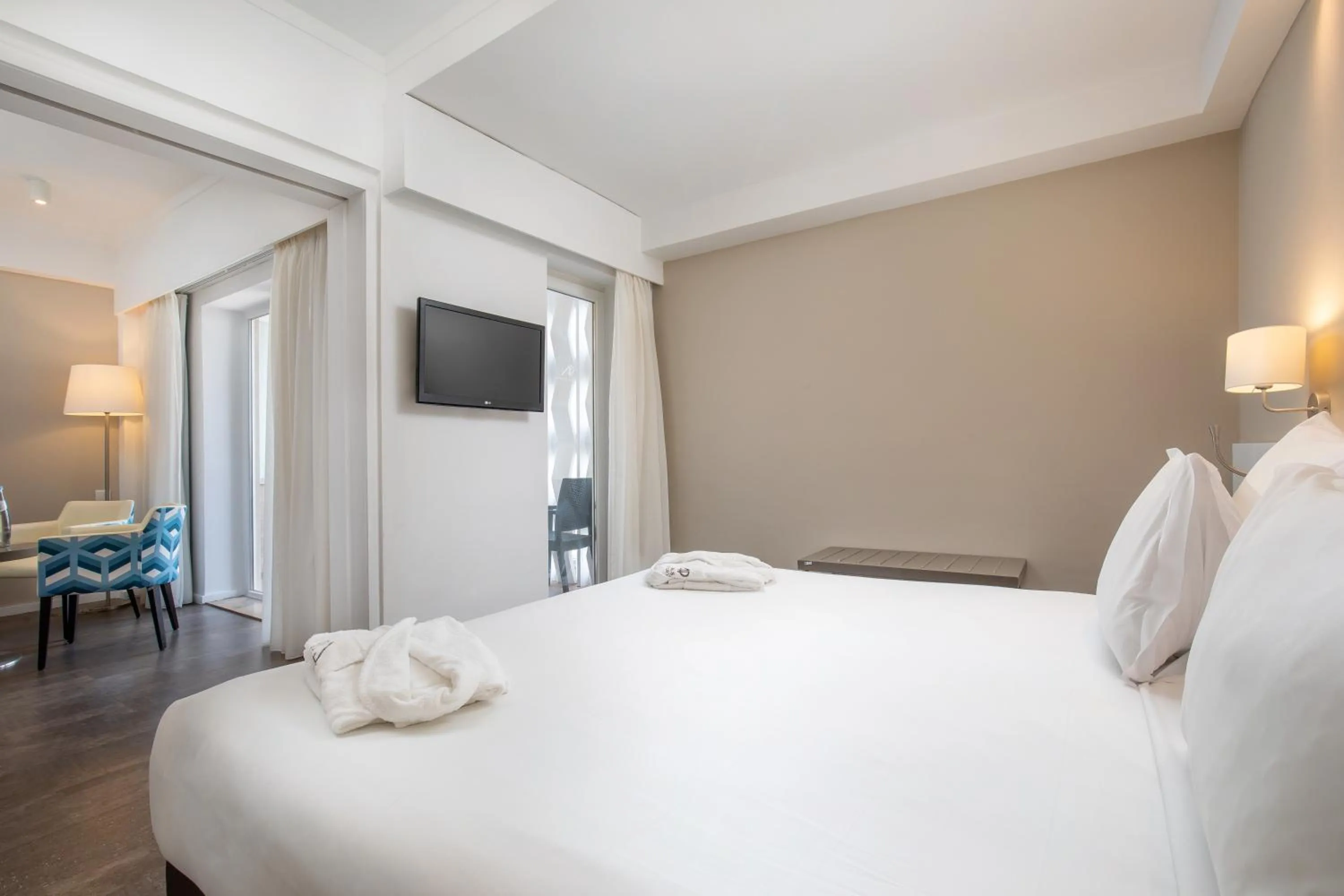 Suite with City View in AP Eva Senses