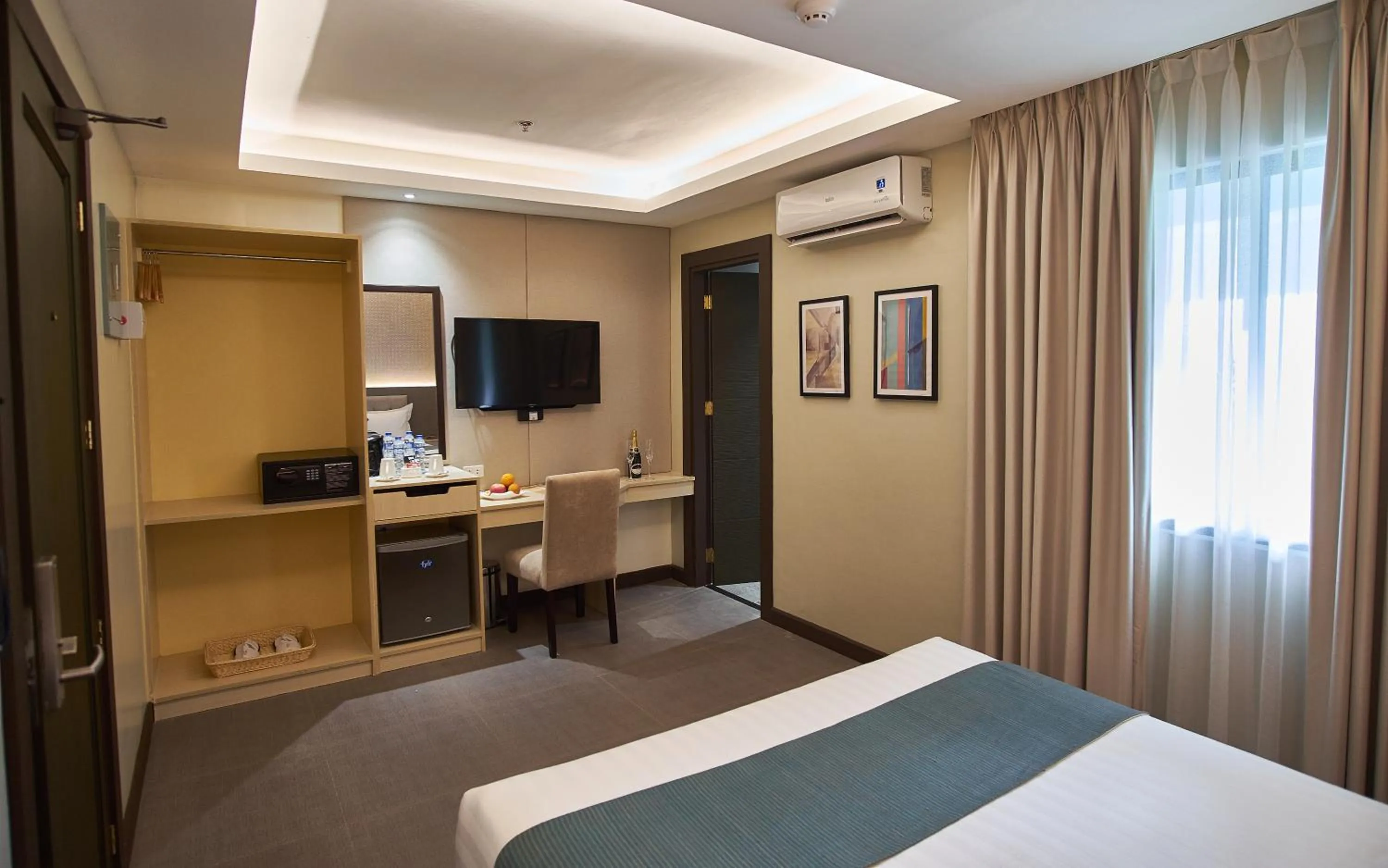 Standard Twin Room in J7 Hotel