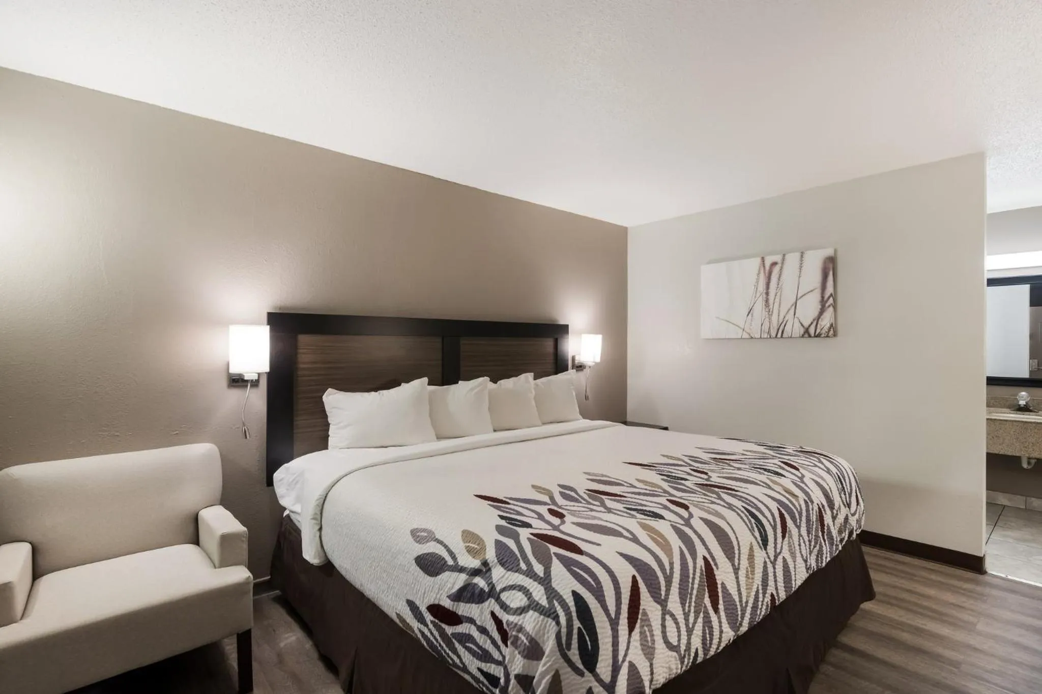 Superior King Room Non-Smoking in Red Roof Inn Lenoir