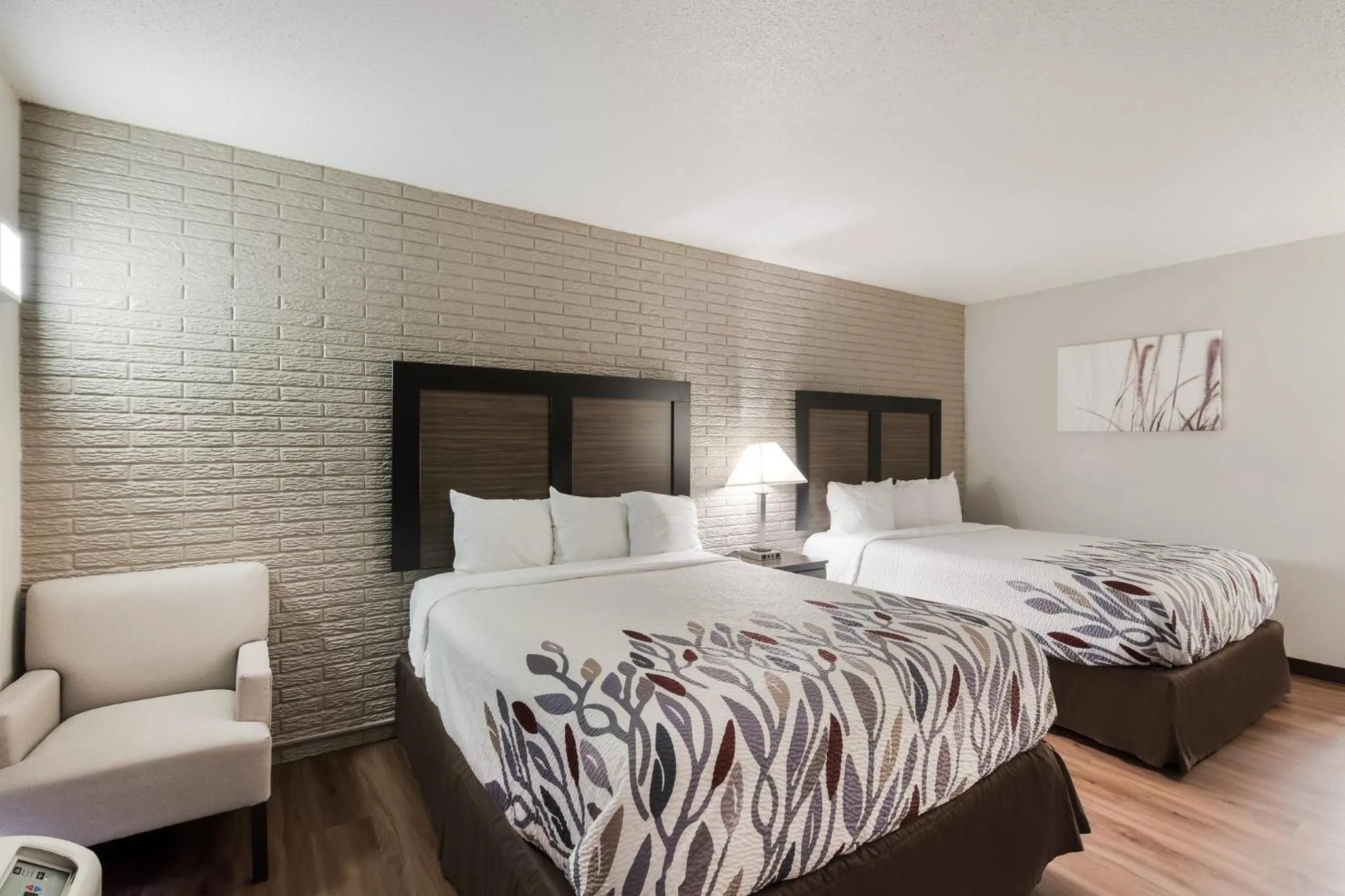 Deluxe Room with Two Queen Beds Non-Smoking in Red Roof Inn Lenoir