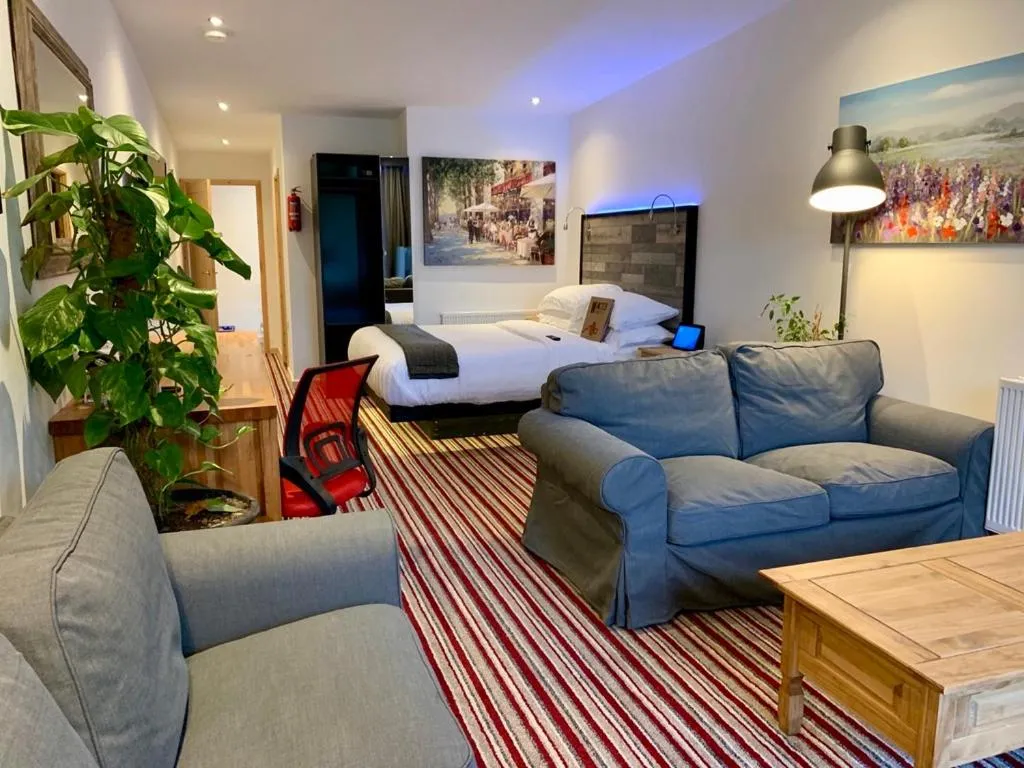 Suite with Hot Tub in TheWaterfrontLodges