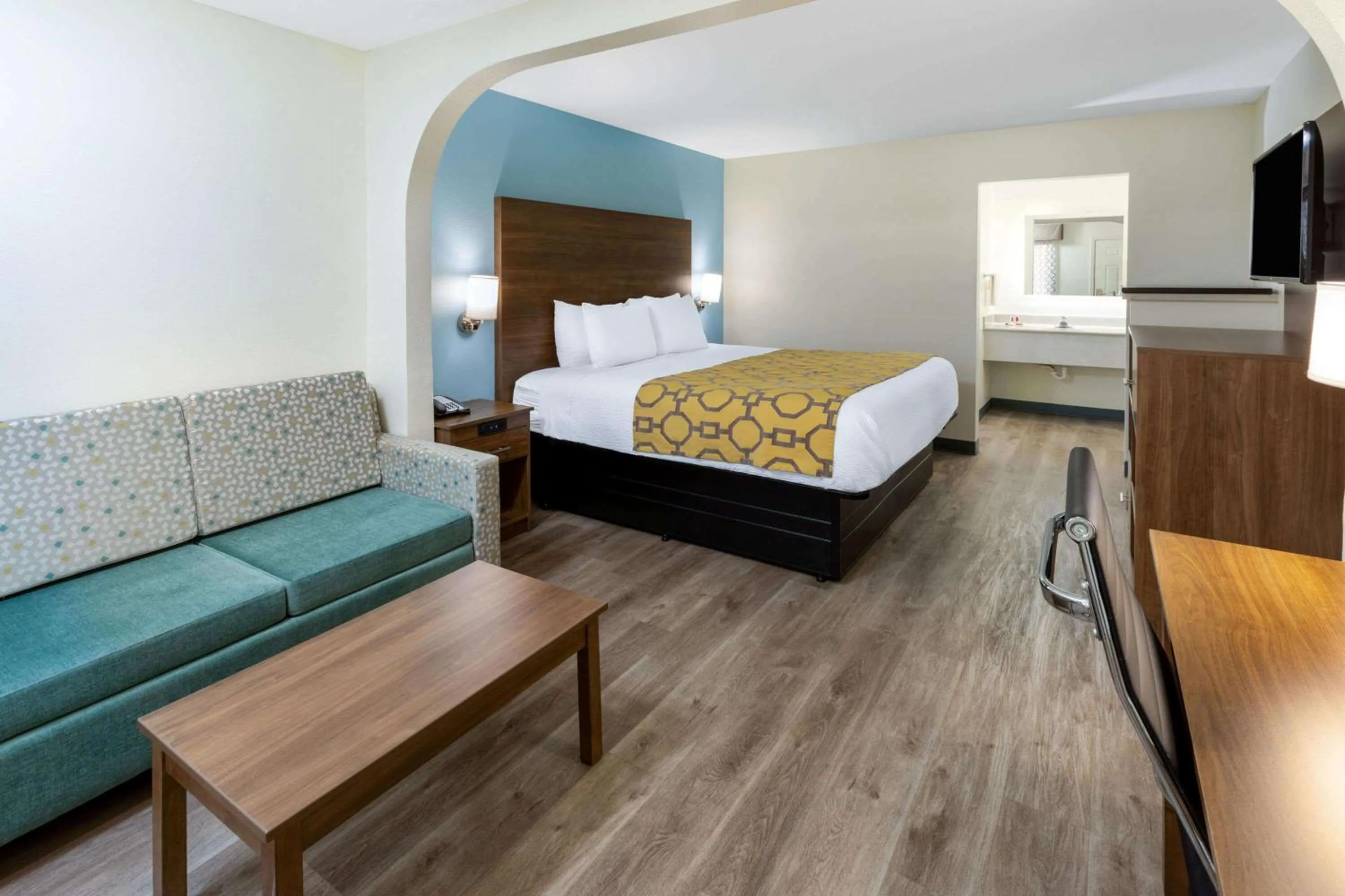 King Room - Mobility Access/Non-Smoking in Baymont by Wyndham Biloxi - Ocean Springs