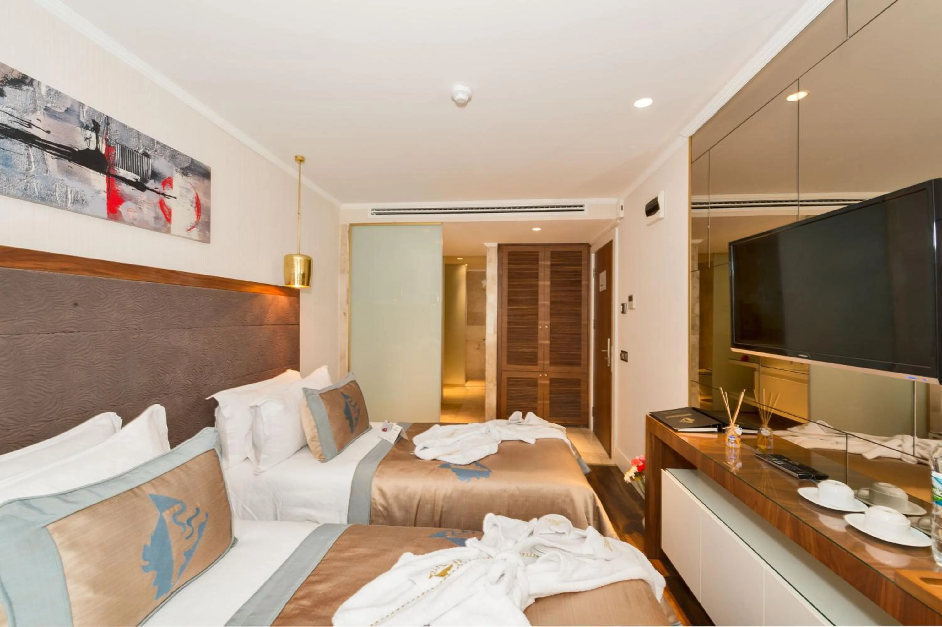Double or Twin Room with Extra Bed in Darkmen Hotel
