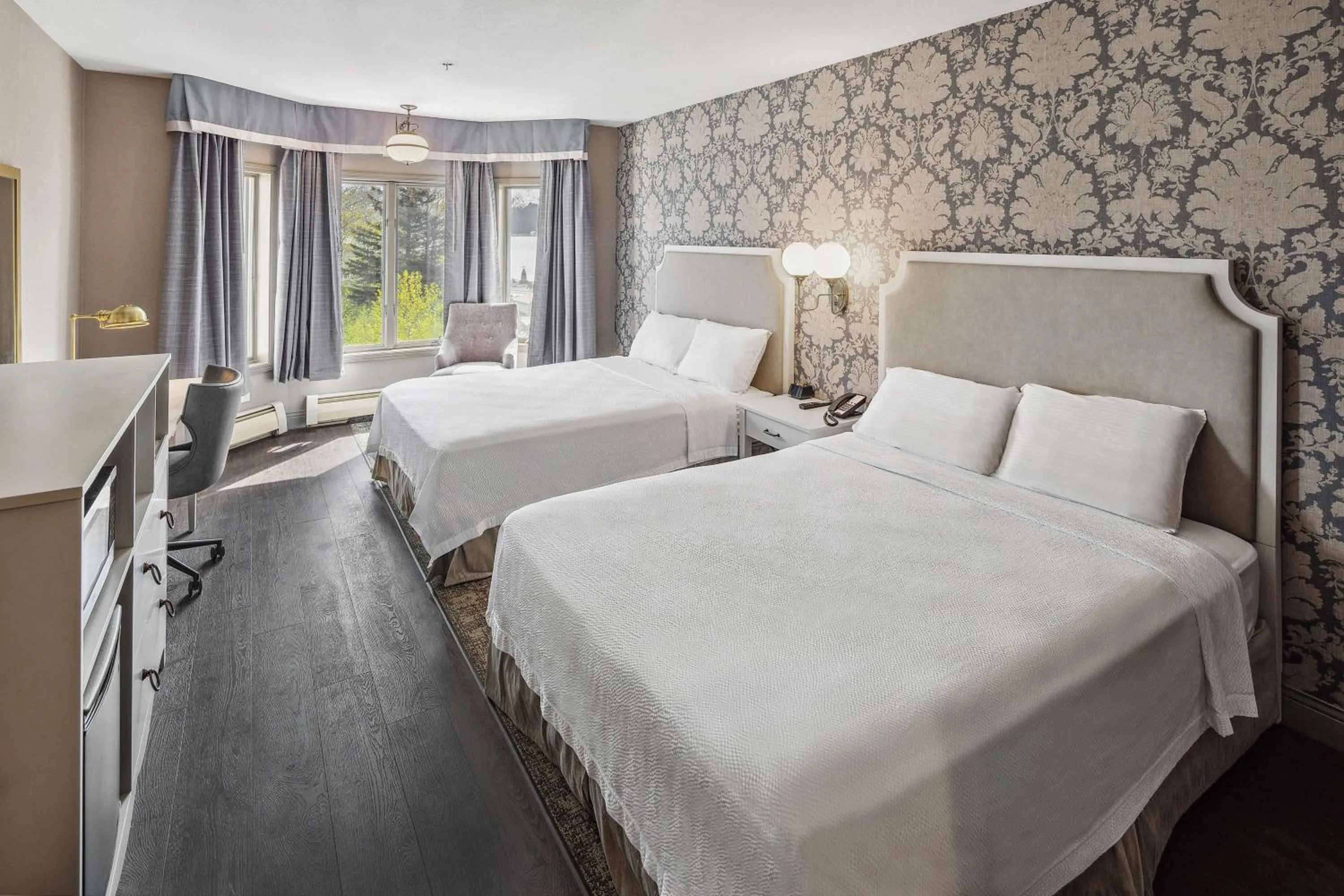 Deluxe Queen Room with Two Queen Beds in Hotel Seward