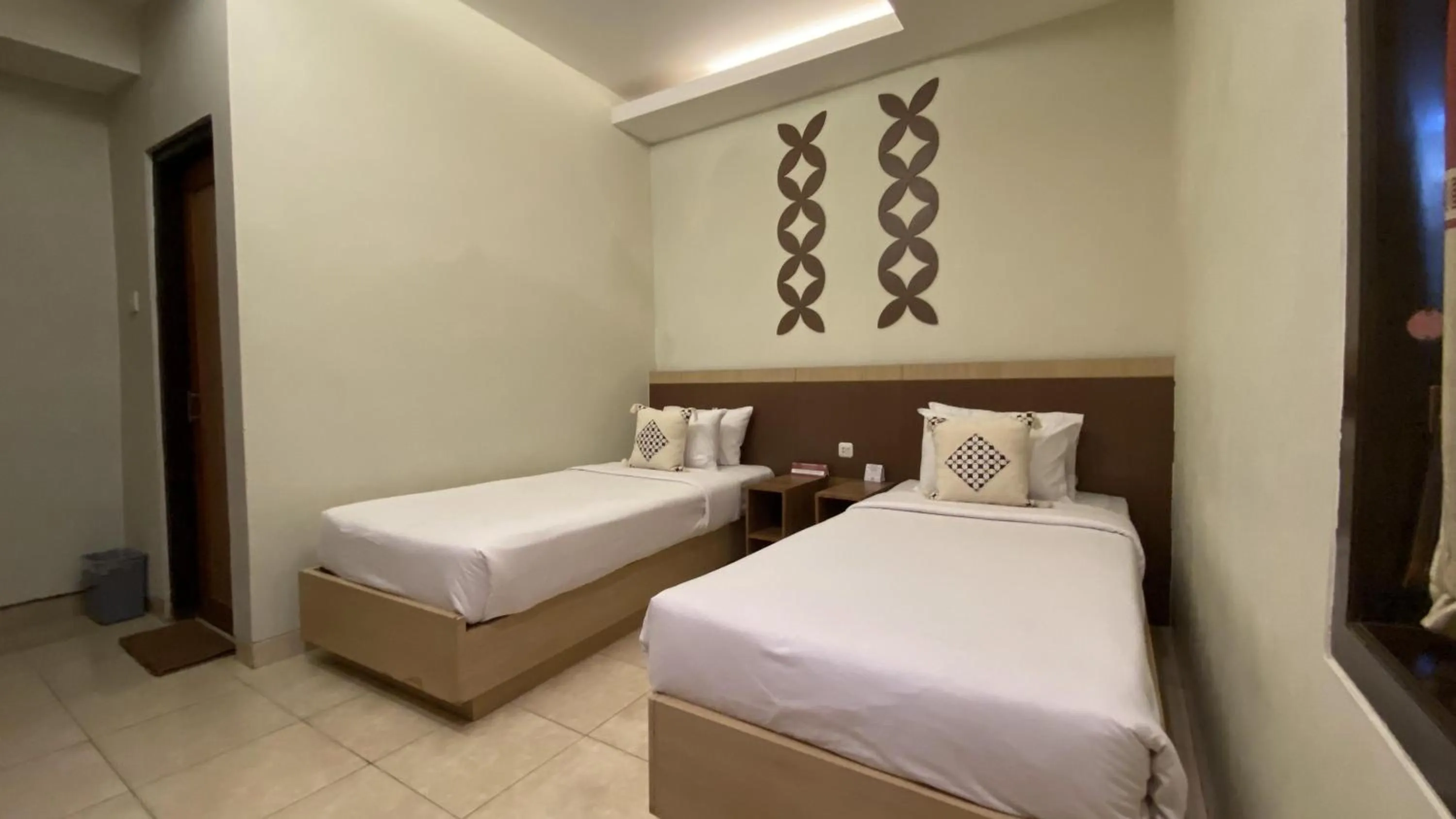 Standard Twin Room in Mawar Asri Hotel