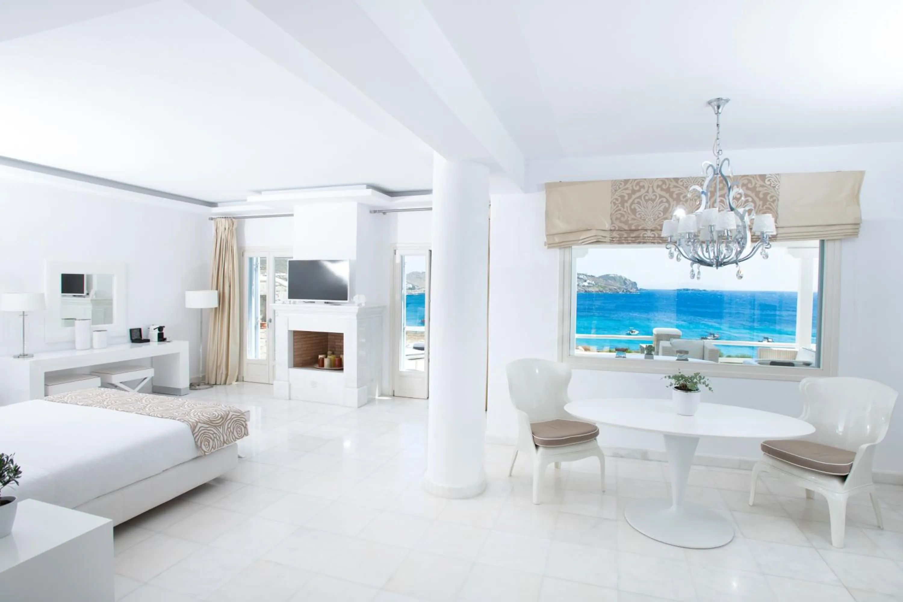 Grand Suite with Sea View and Outdoor Hot Tub in DeLight Boutique Hotel - Small Luxury Hotels of the World