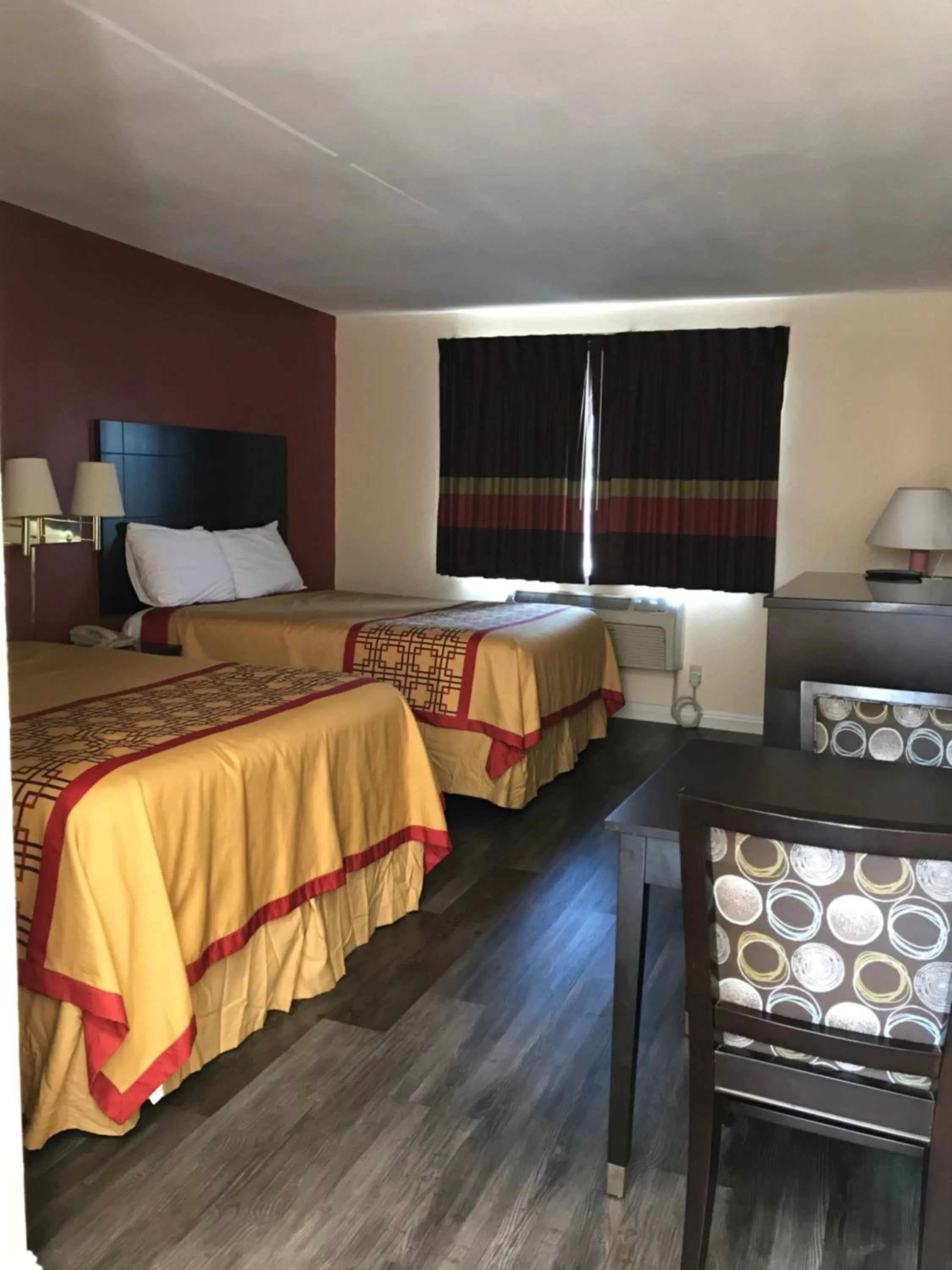 Queen Room with Two Queen Beds - Smoking in Manhattan Inn & Suites