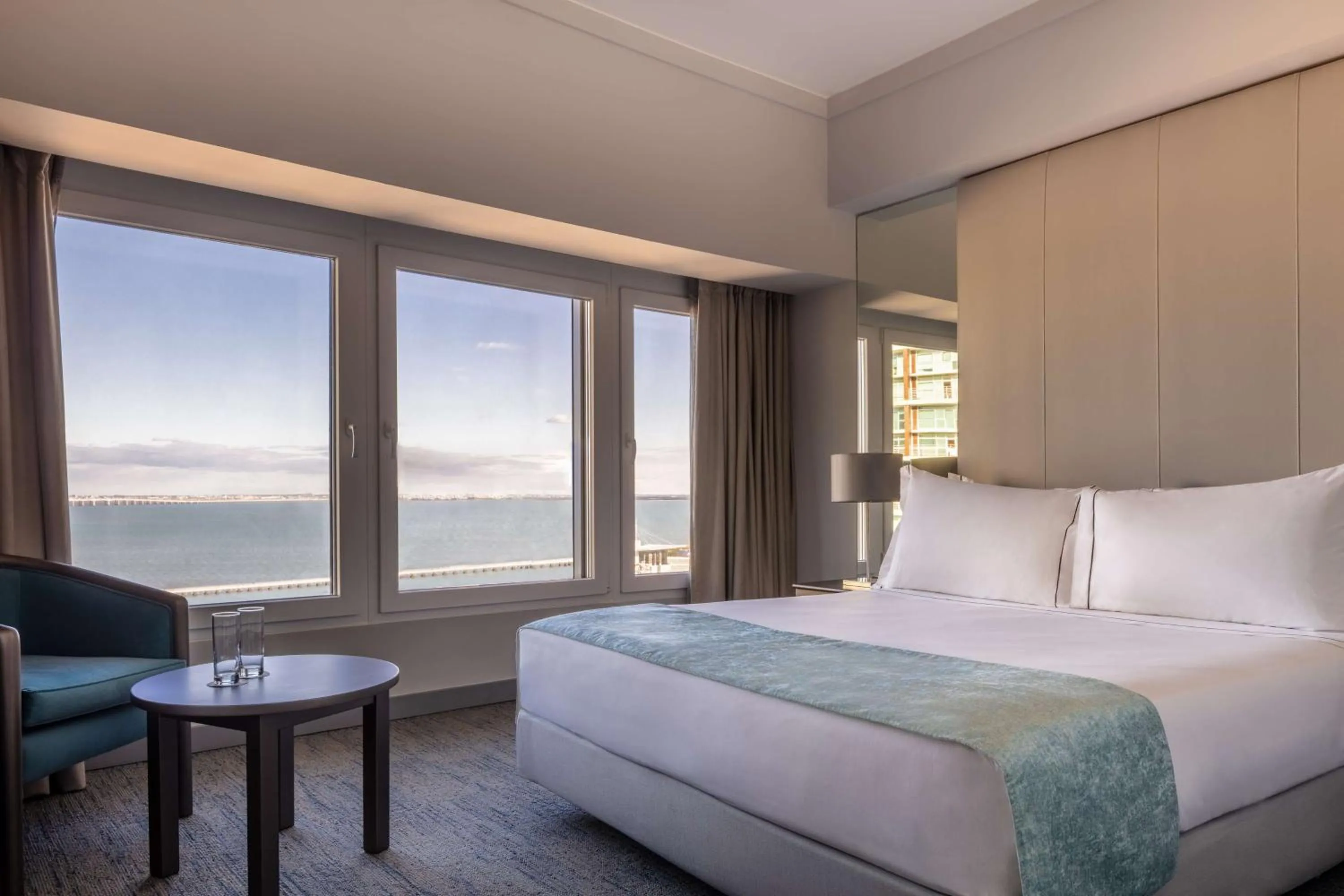 Superior Double or Twin Room with River View in Tivoli Oriente Lisboa Hotel