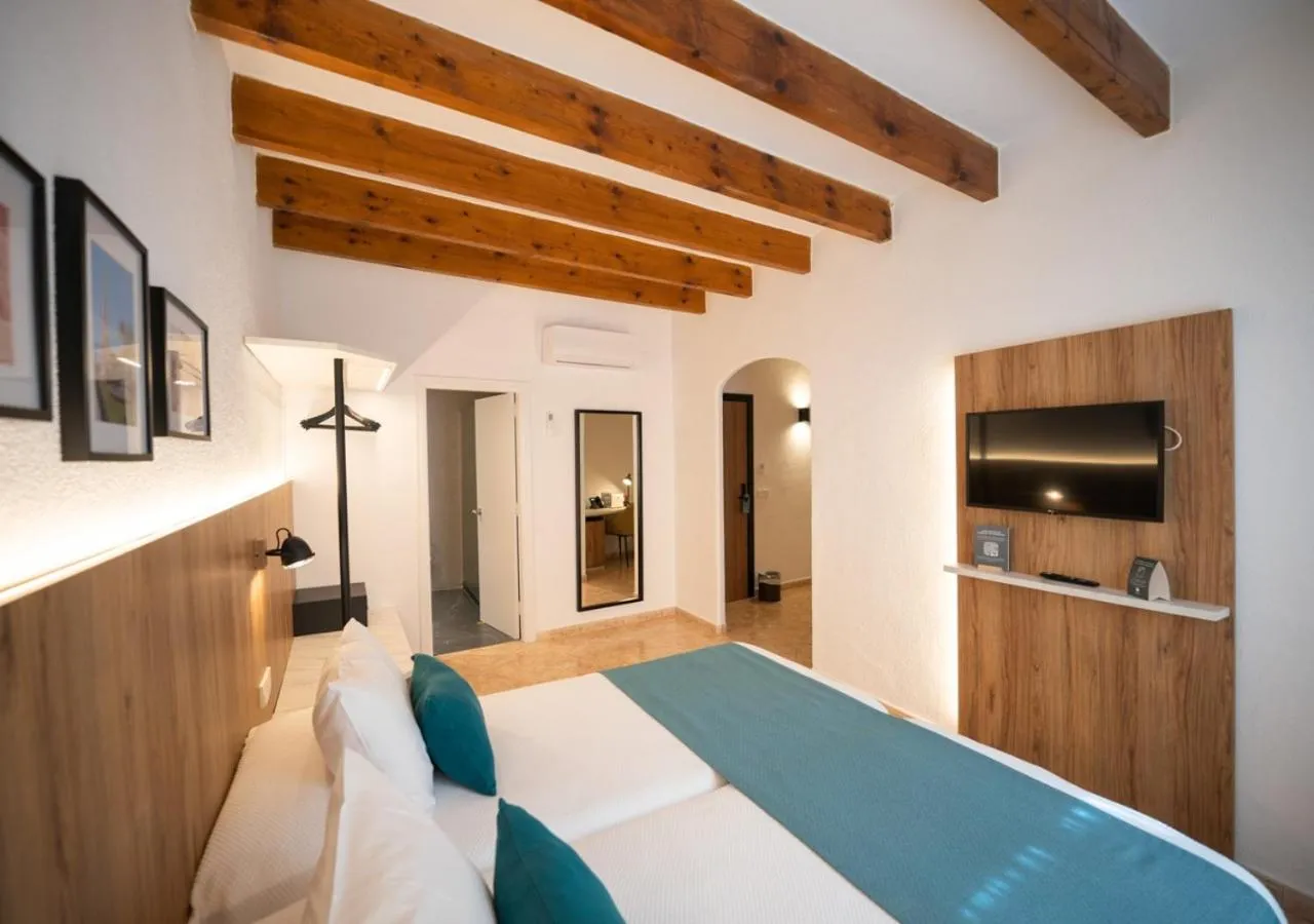 Triple Room in Alfons Hotel