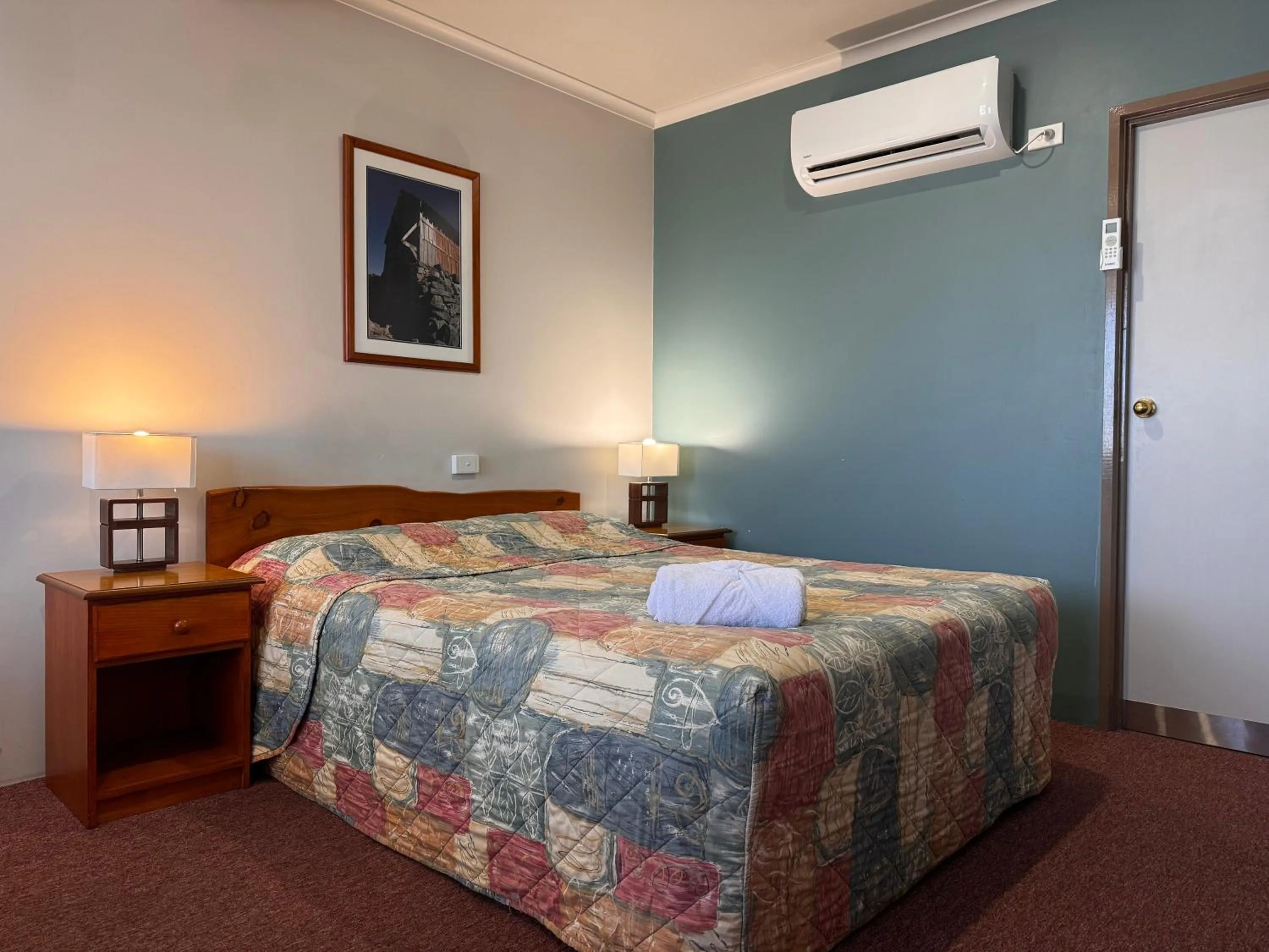 Queen Room in Mountain View Country Inn