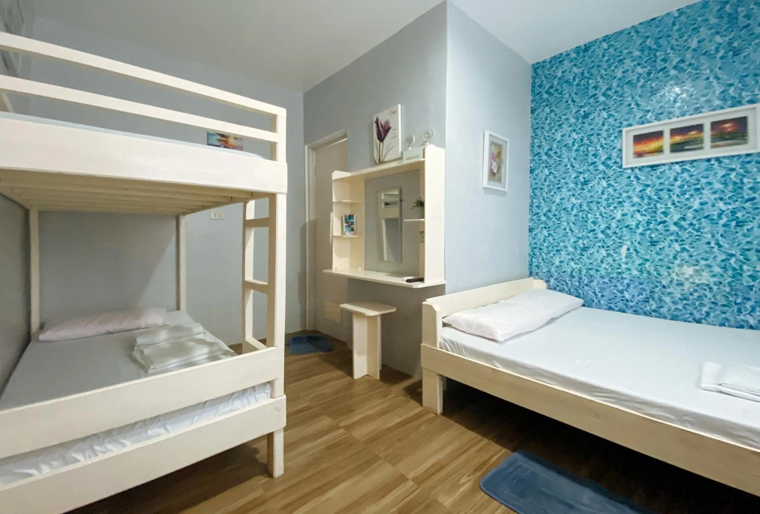 Quadruple Room with Shared Bathroom in UrbanView BNKY Bed and Breakfast Palawan by RedDoorz