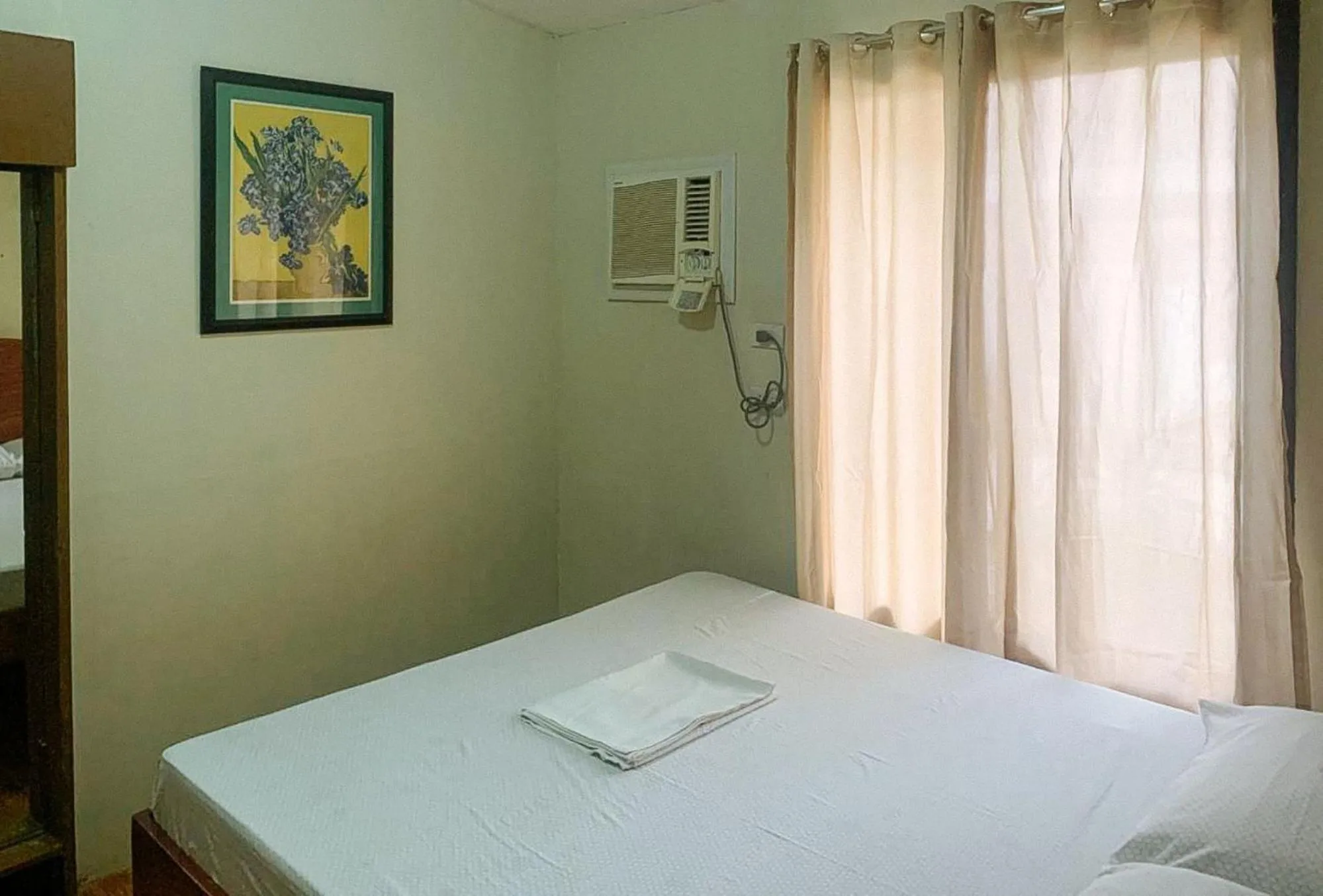 Triple Room with Shared Bathroom in UrbanView BNKY Bed and Breakfast Palawan by RedDoorz