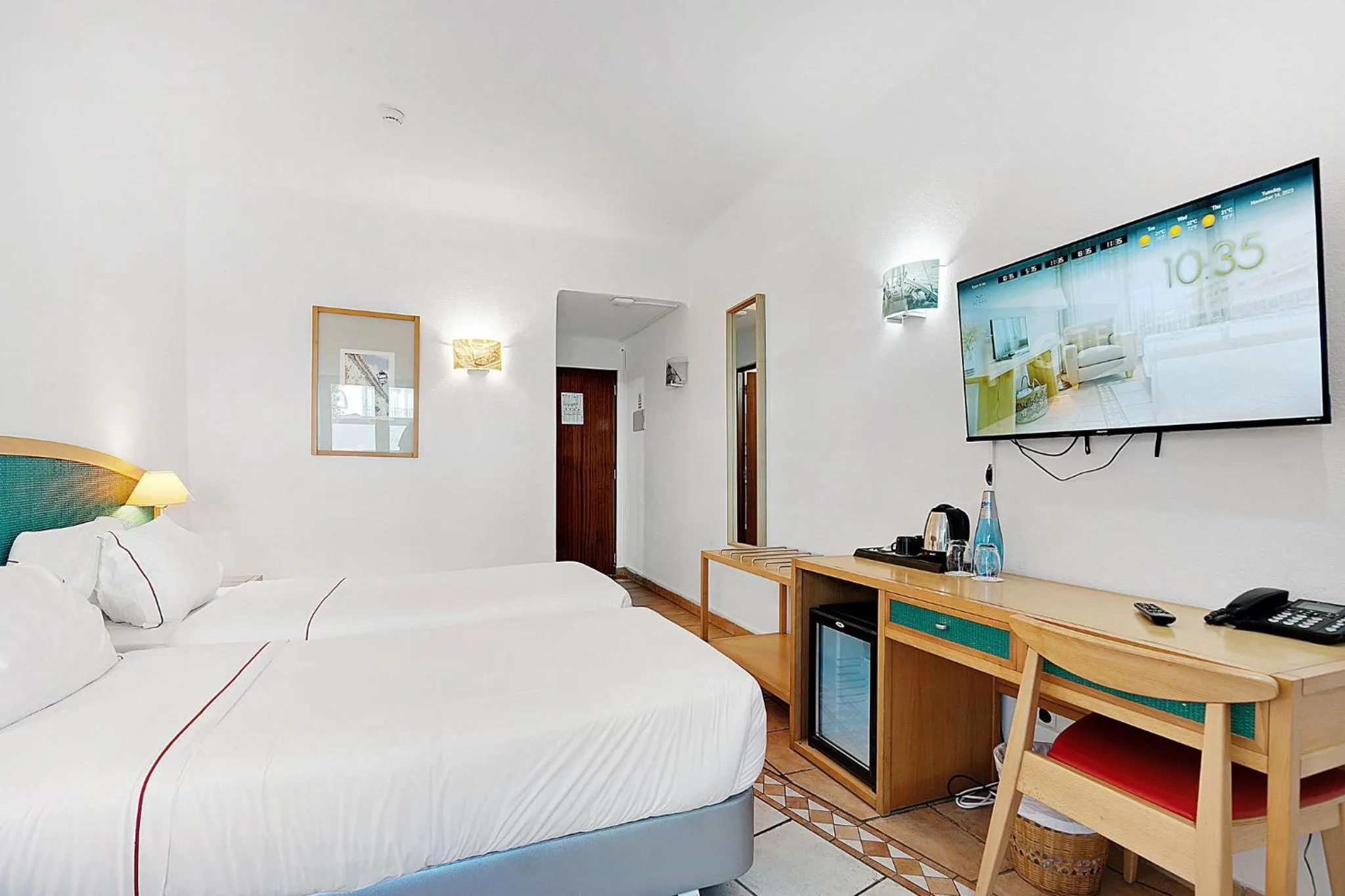 Twin Room in Hotel Carvoeiro Plaza