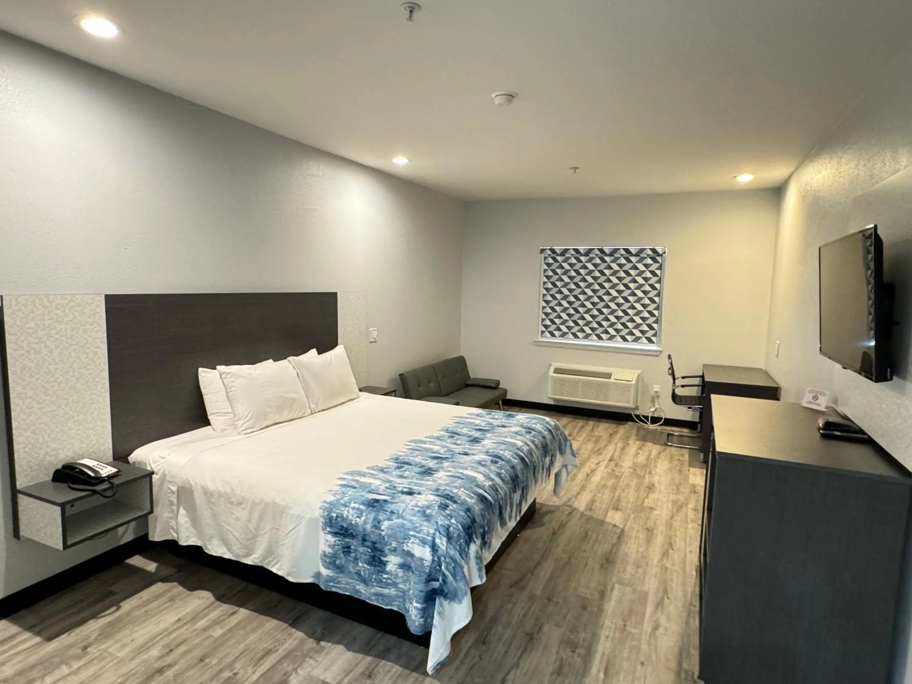 King Suite with Sofa Bed in Americas Best Value Inn & Suites Haltom City Ft. Worth