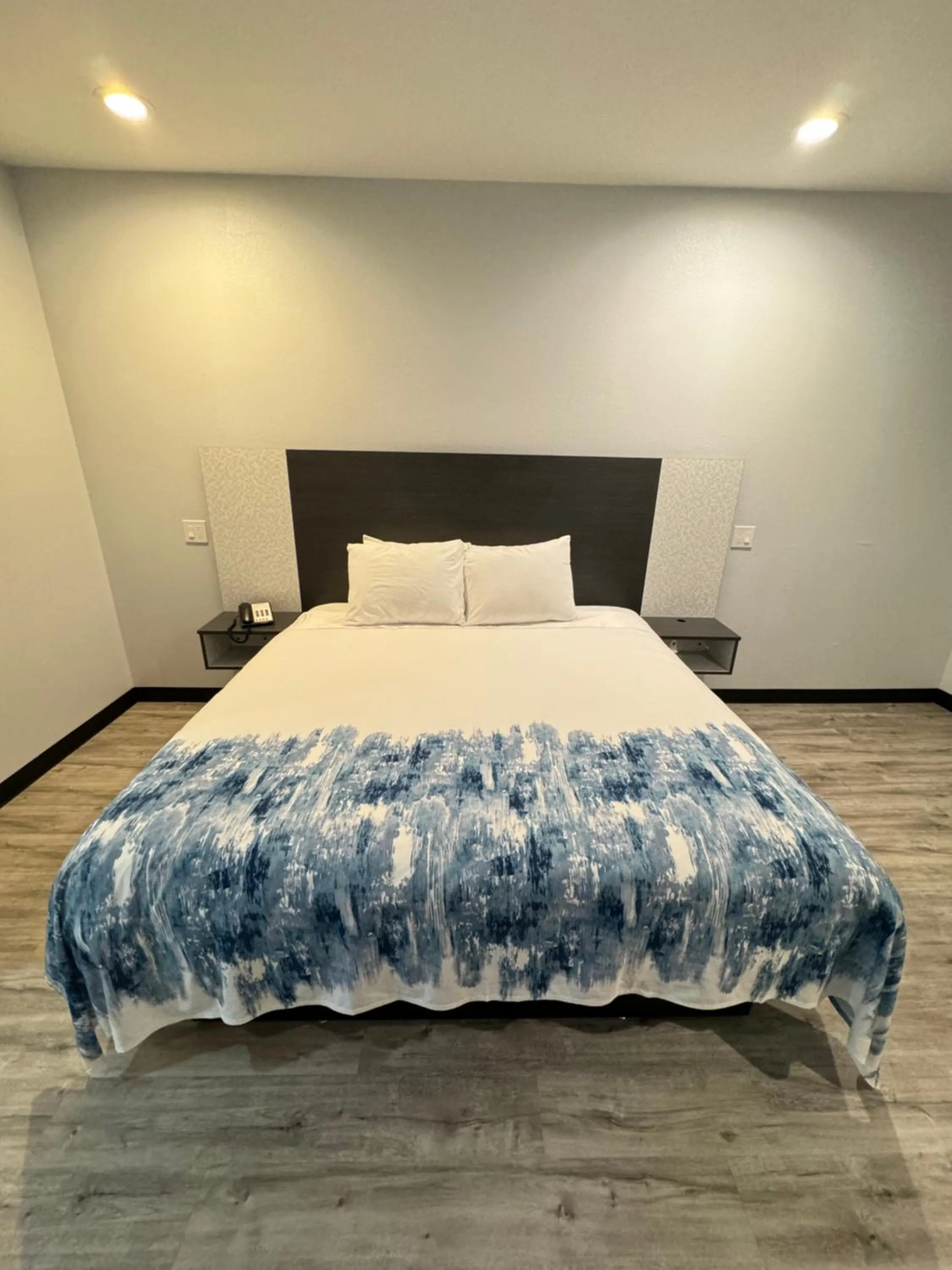 Single Room in Americas Best Value Inn & Suites Haltom City Ft. Worth