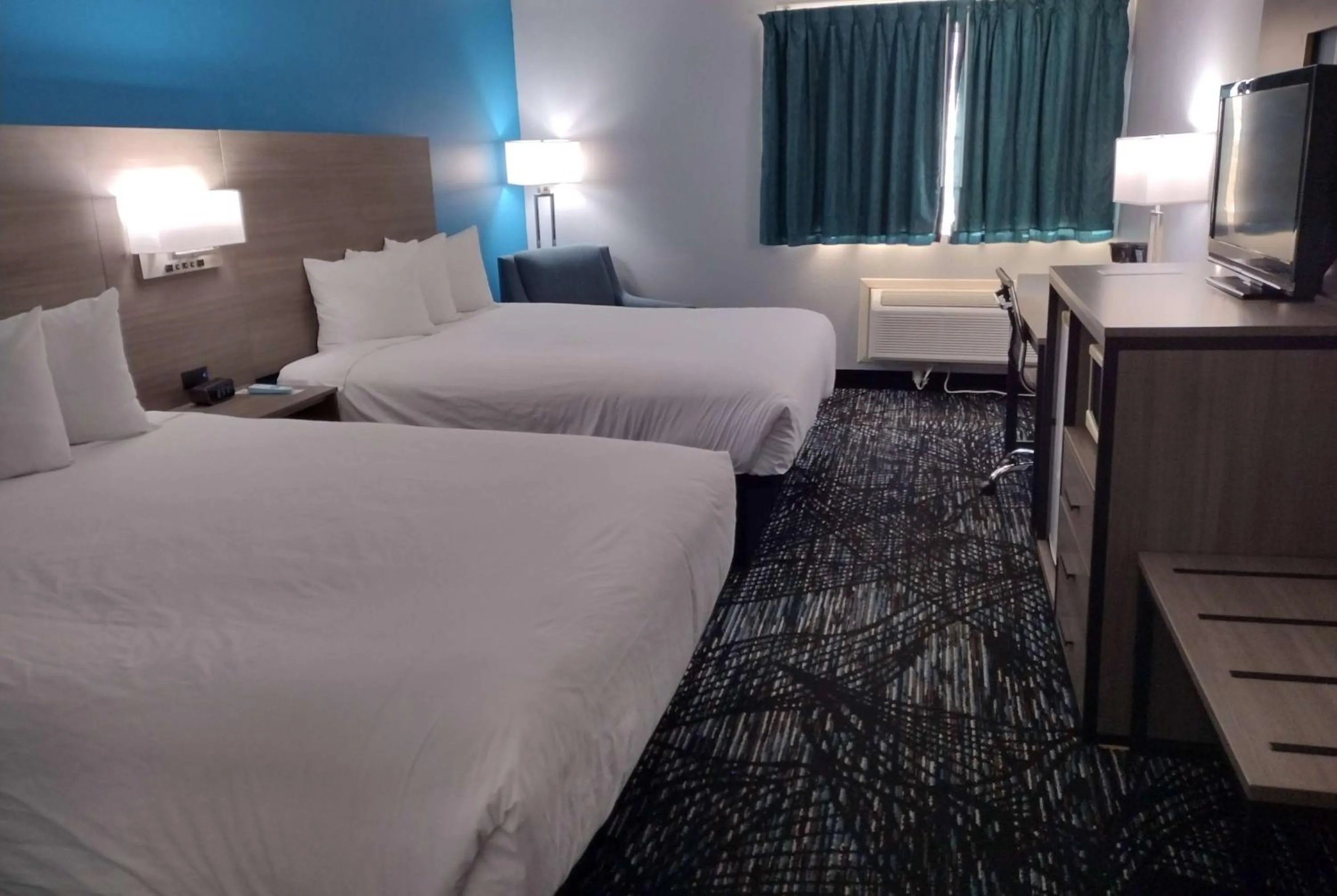 Queen Room with Two Queen Beds - Non-Smoking in Baymont by Wyndham Proctor