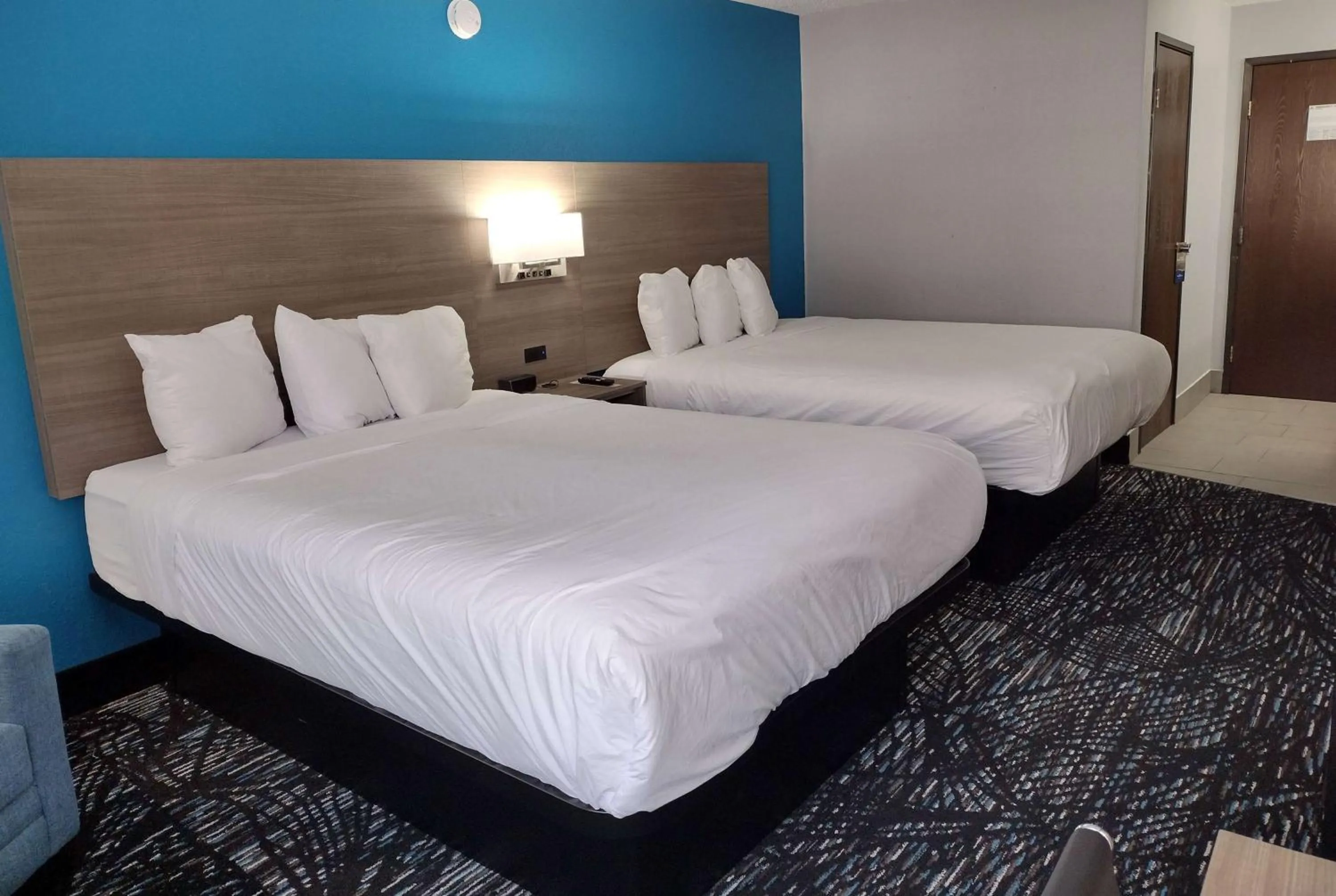 Deluxe Queen Room with Two Queen Beds - Non-Smoking in Baymont by Wyndham Proctor