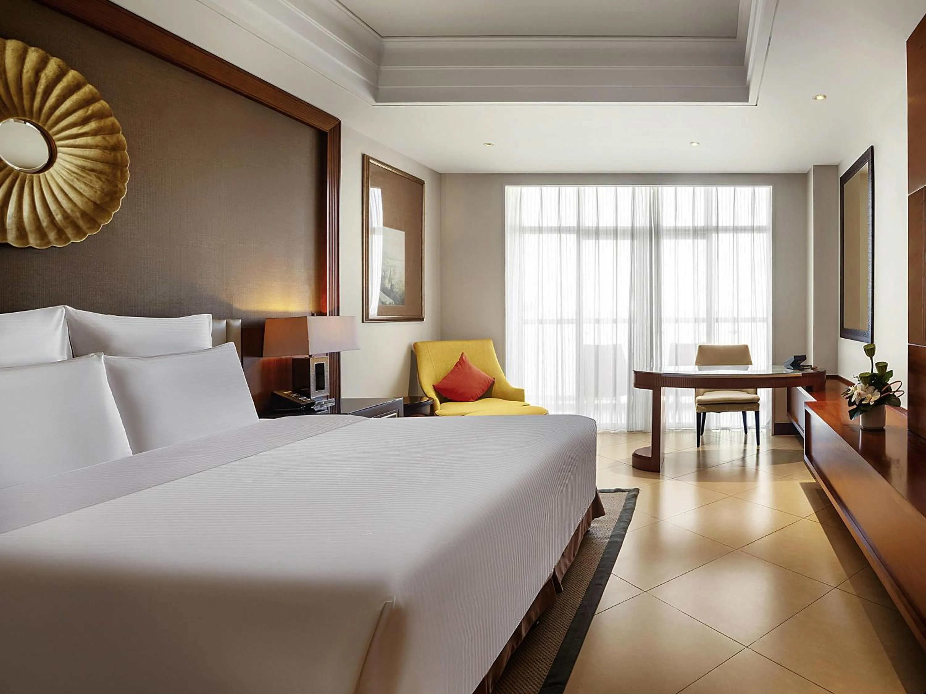 Superior King Room with City View and Balcony in Pullman Haikou