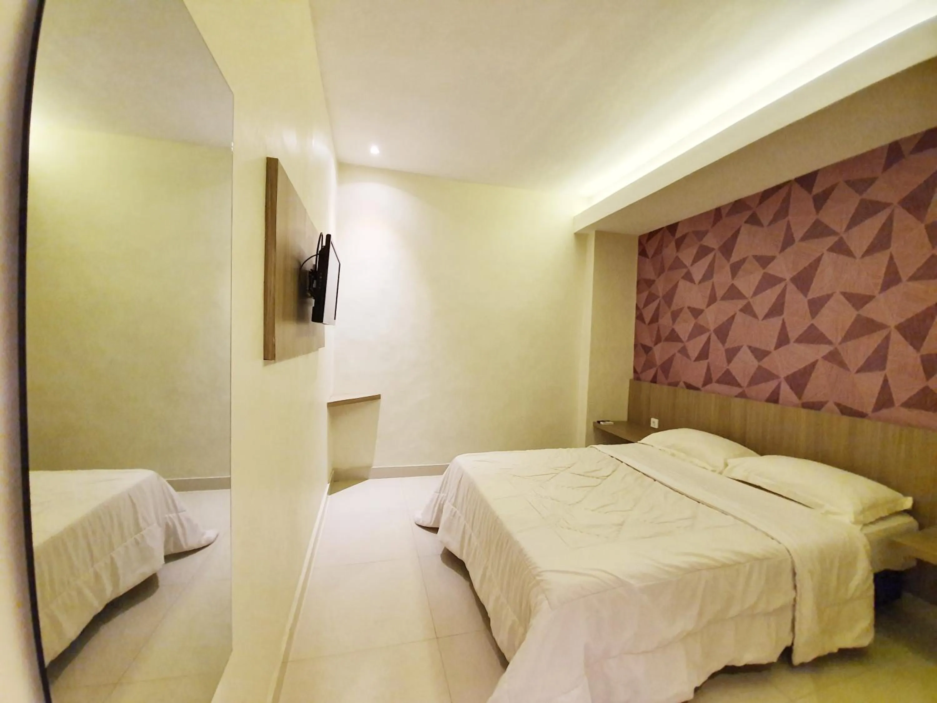 Standard Double Room in 77 Sunset Plaza