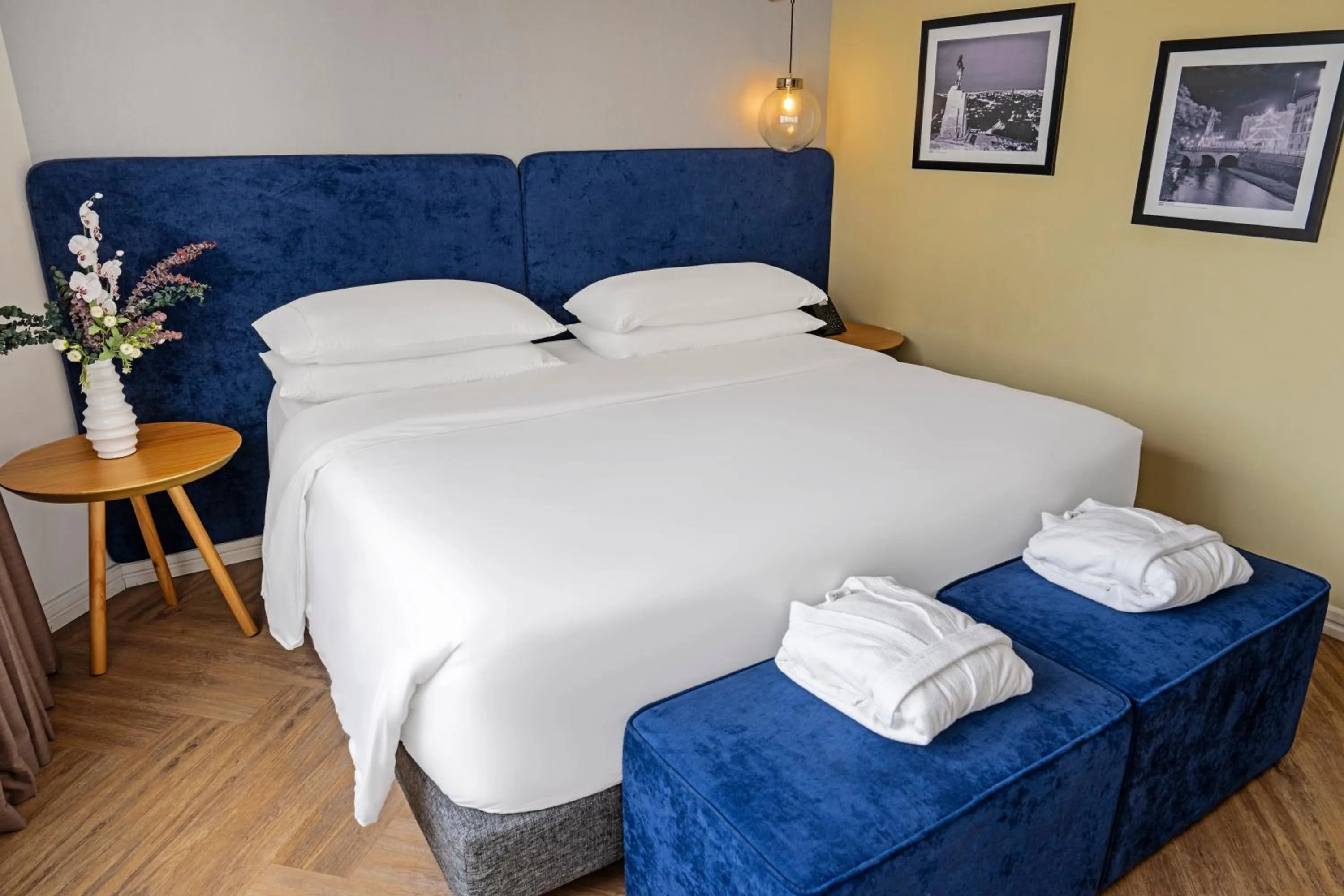 1 King Bed Suite in Faranda Collection Cali, a member of Radisson Individuals