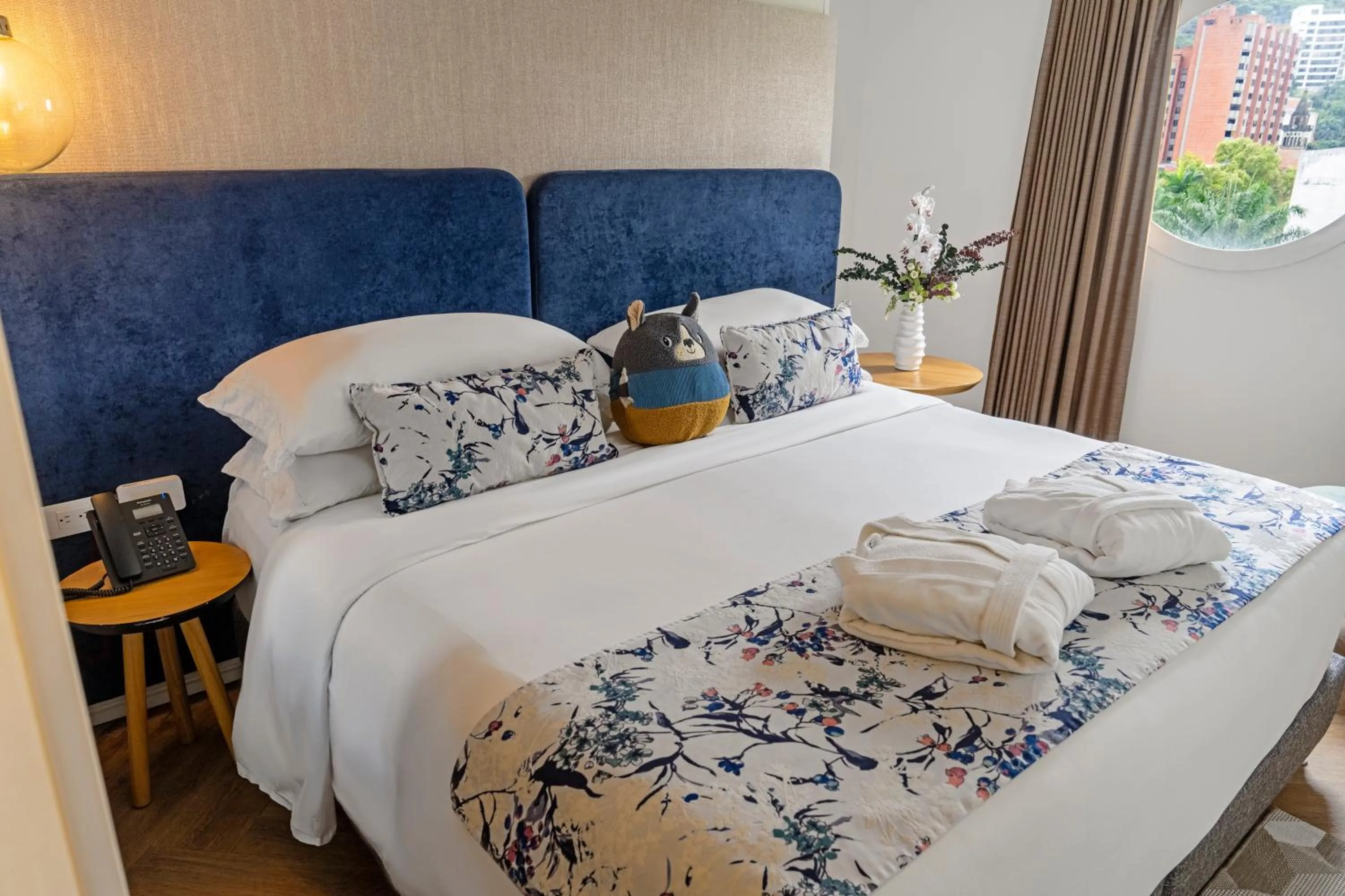 1 King Bed Suite with Balcony in Faranda Collection Cali, a member of Radisson Individuals