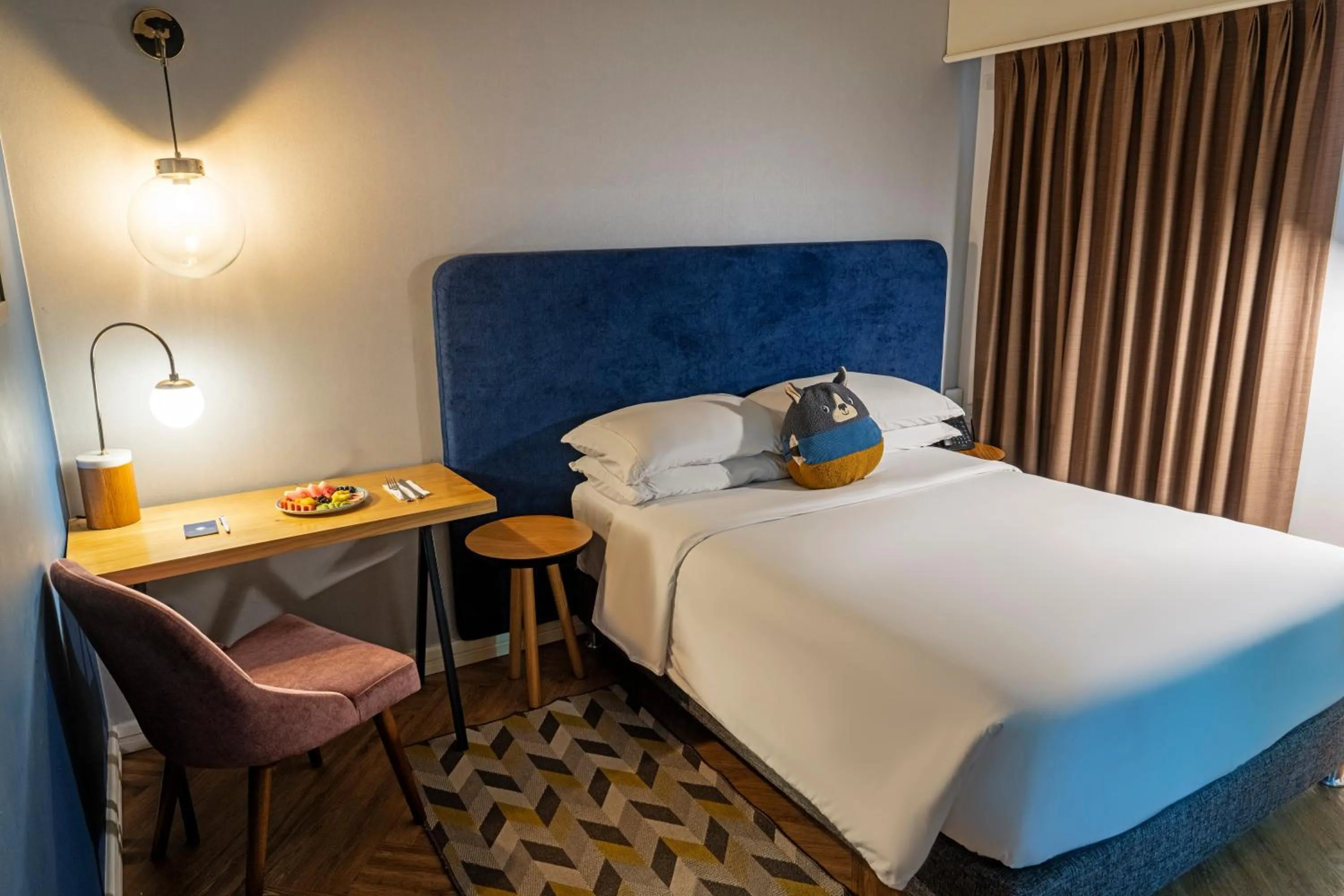 1 Queen Bed-Courtyard View (Accessible) in Faranda Collection Cali, a member of Radisson Individuals