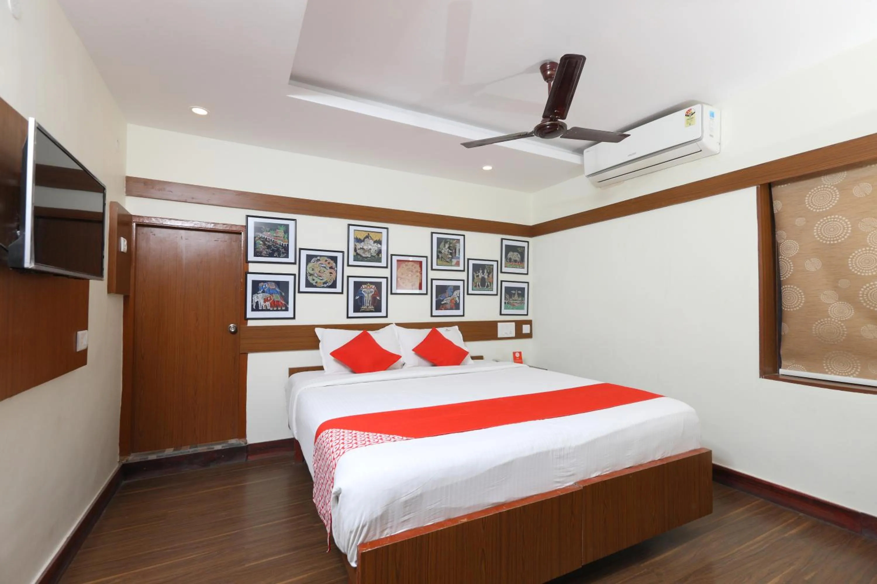 Deluxe Double Room in Hotel Ramakrishna