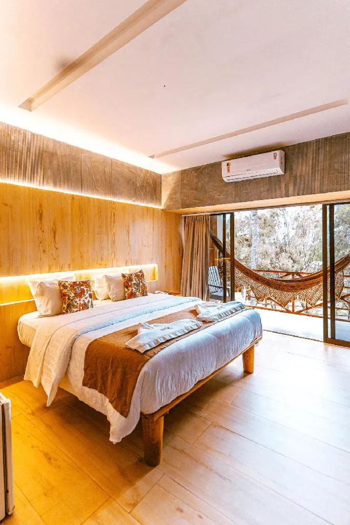 Double Room with Balcony - single occupancy in Hotel Casa do Mar