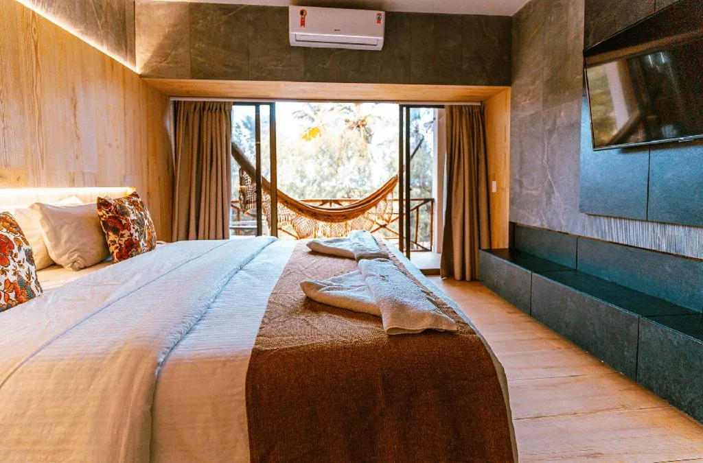 Double Room with Balcony - single occupancy in Hotel Casa do Mar