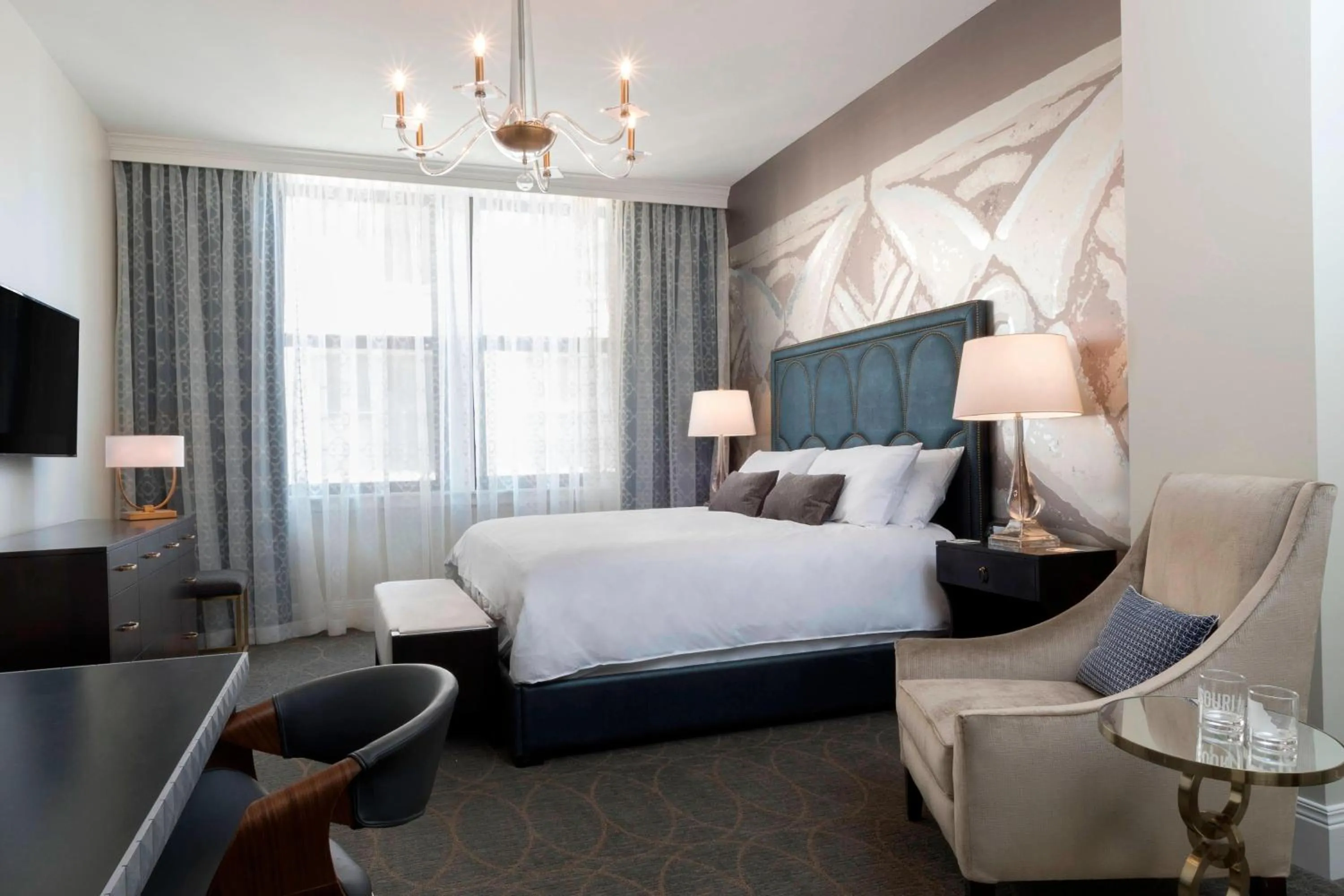 King Room with Roll-In Shower - Mobility Accessible in Hotel Saint Louis, Autograph Collection