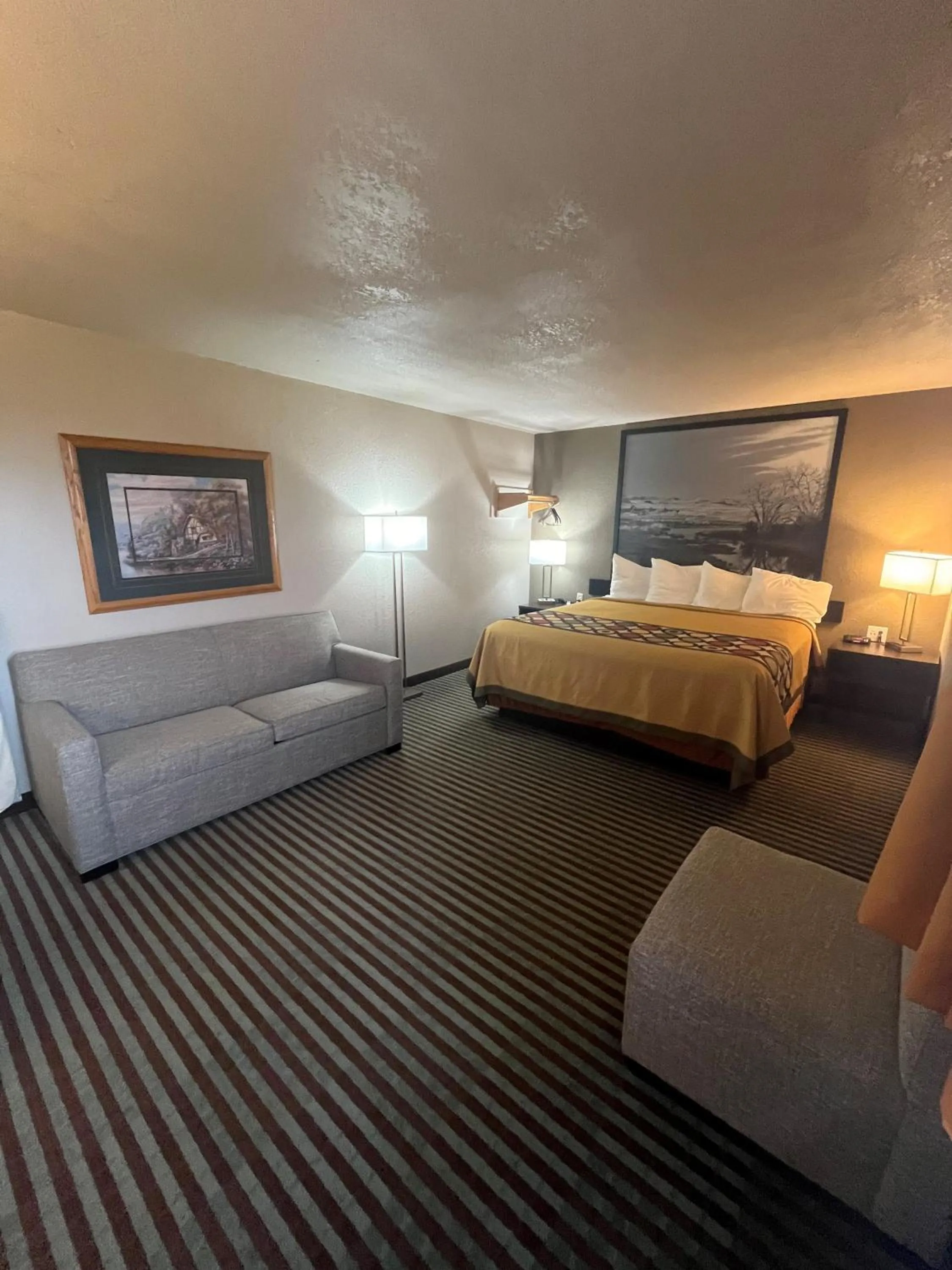 Studio Suite with Two Queen Beds - Smoking in Super 8 by Wyndham Lexington