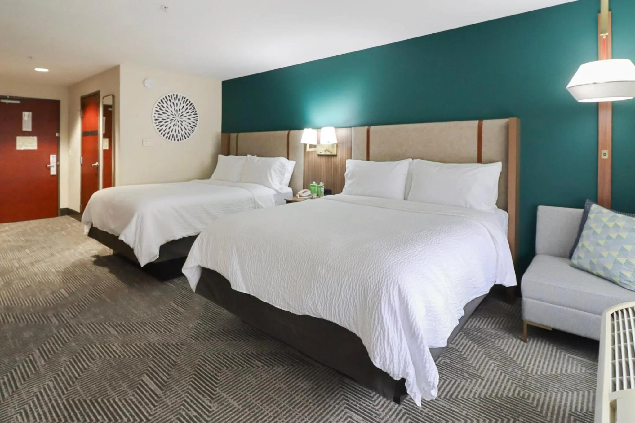 Queen Room with Two Queen Beds- Hearing Accessible Roll in Shower/Non-Smoking in Holiday Inn Quincy by IHG