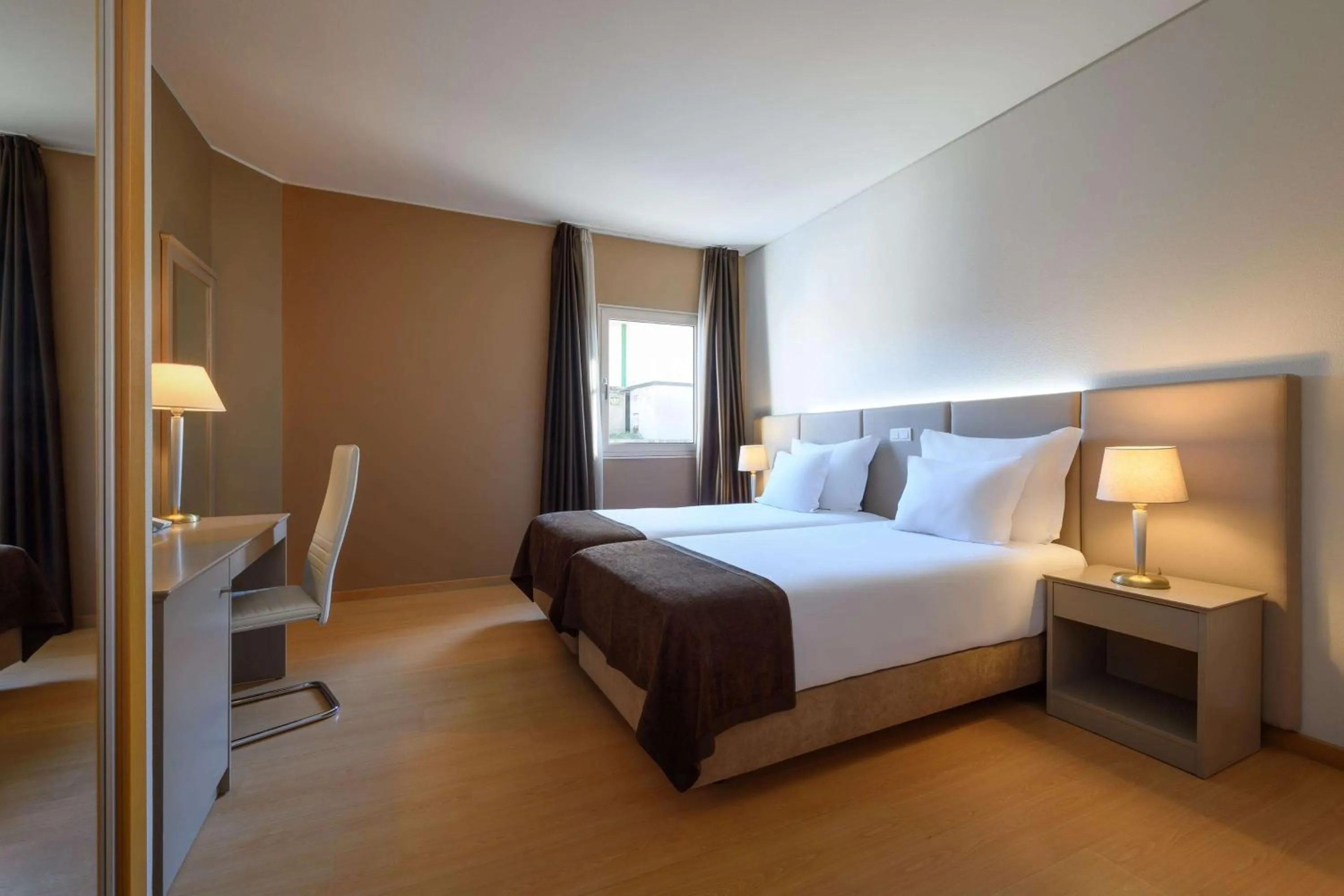 3 Twin Beds, Deluxe, Non-Smoking in TRYP by Wyndham Porto Centro Hotel