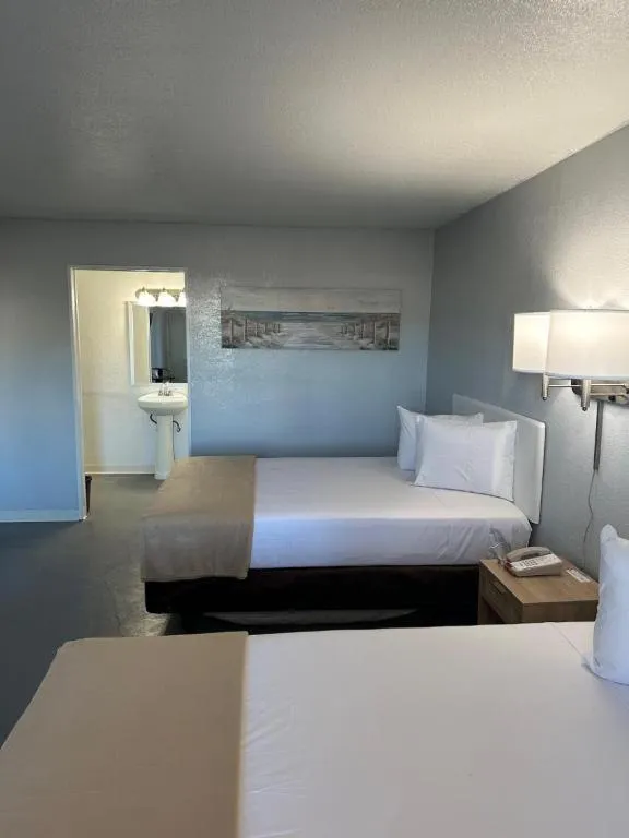 Double Room with Two Double Beds - Smoking in Premier Inns Metro