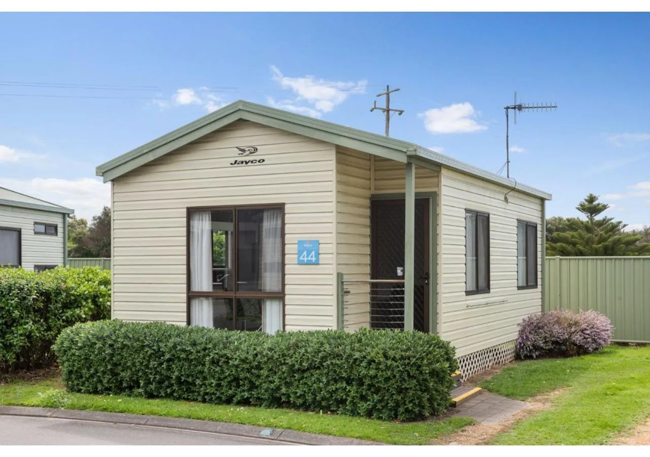 Superior Spa Cabin in Discovery Parks - Warrnambool