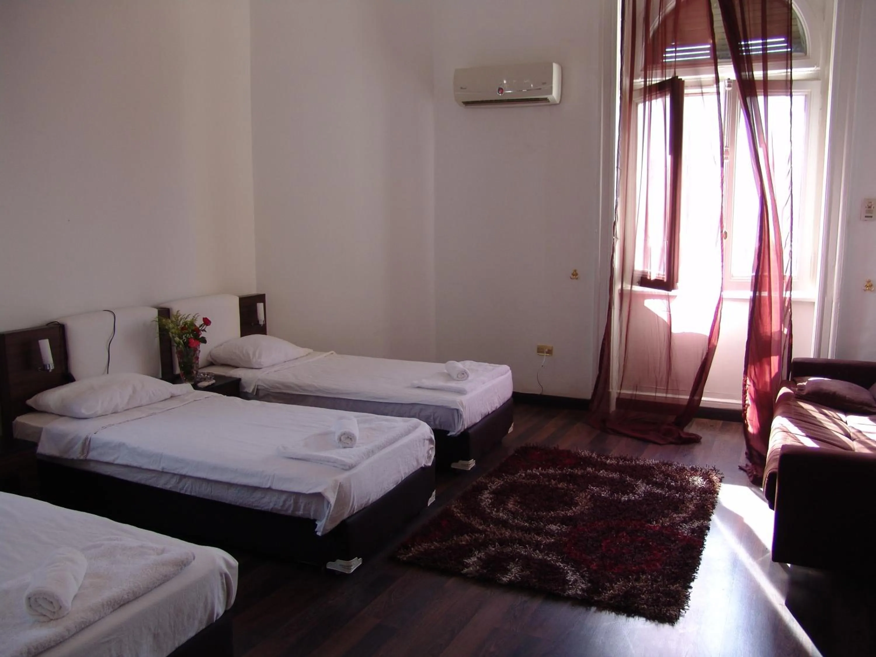 Royal Triple Room in Hotel Grand Royal Cairo