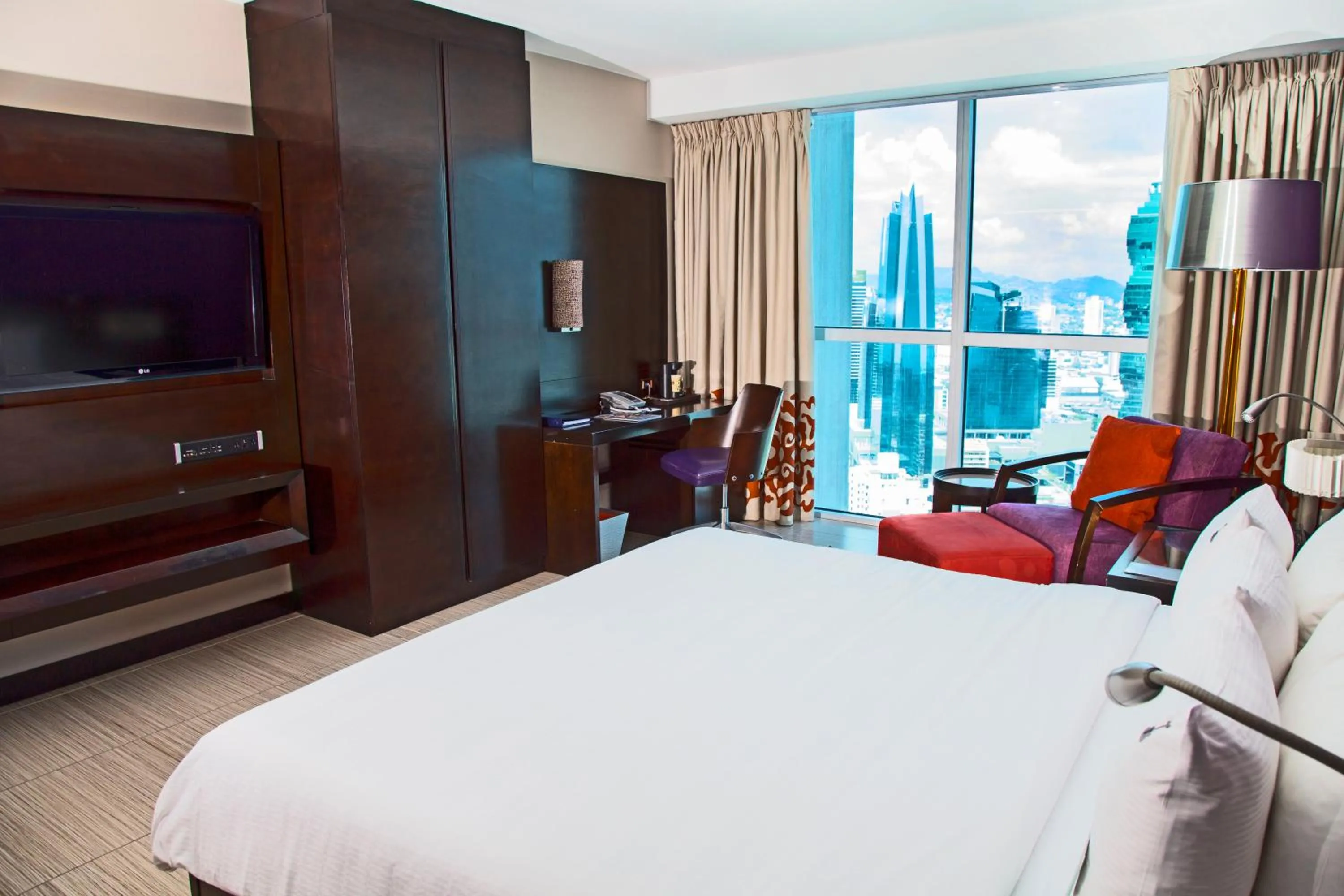 Deluxe King Room in Megapolis Hotel Panama