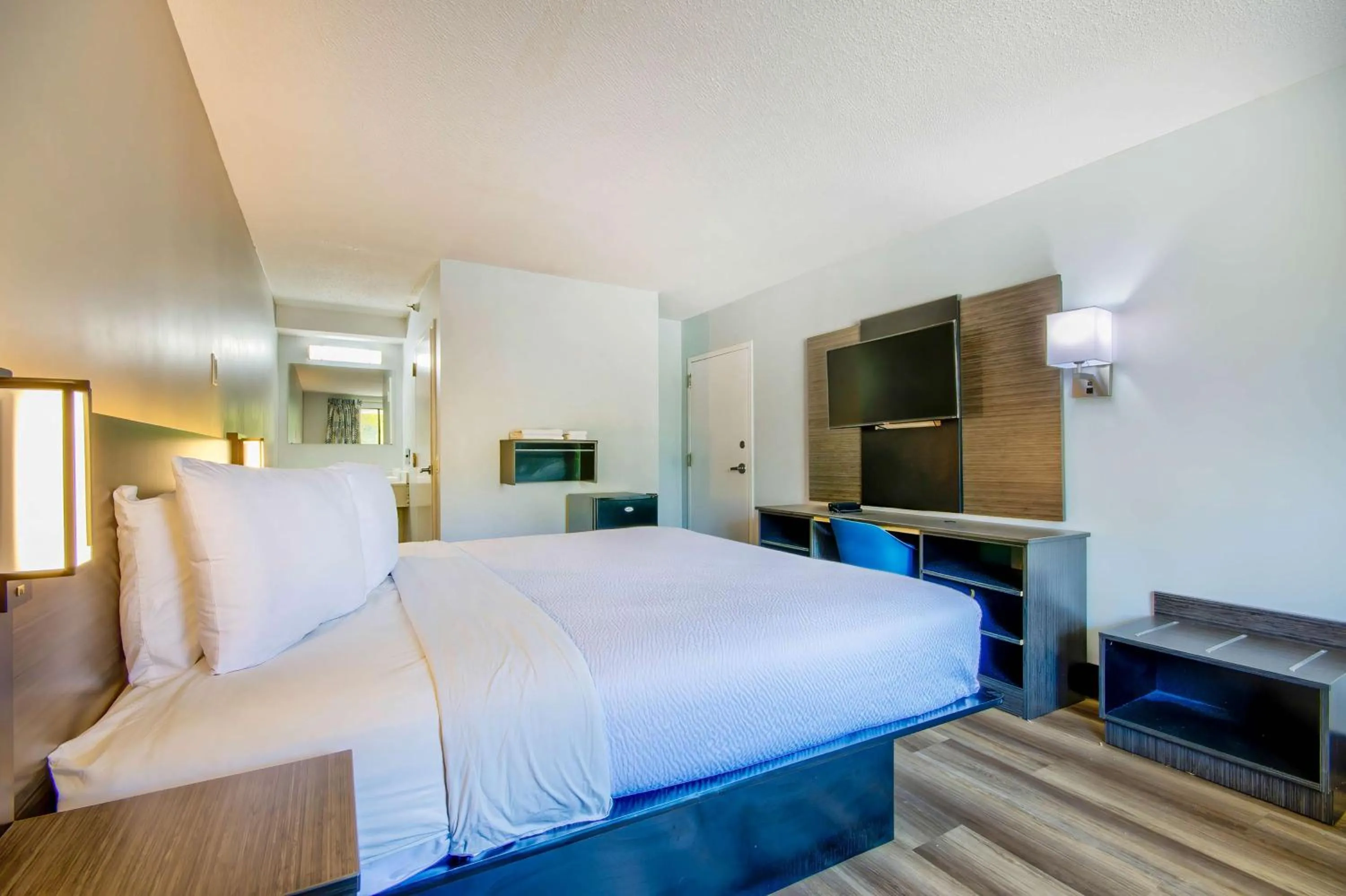 King Room - Non-Smoking in Motel 6 Jeffersonville, IN