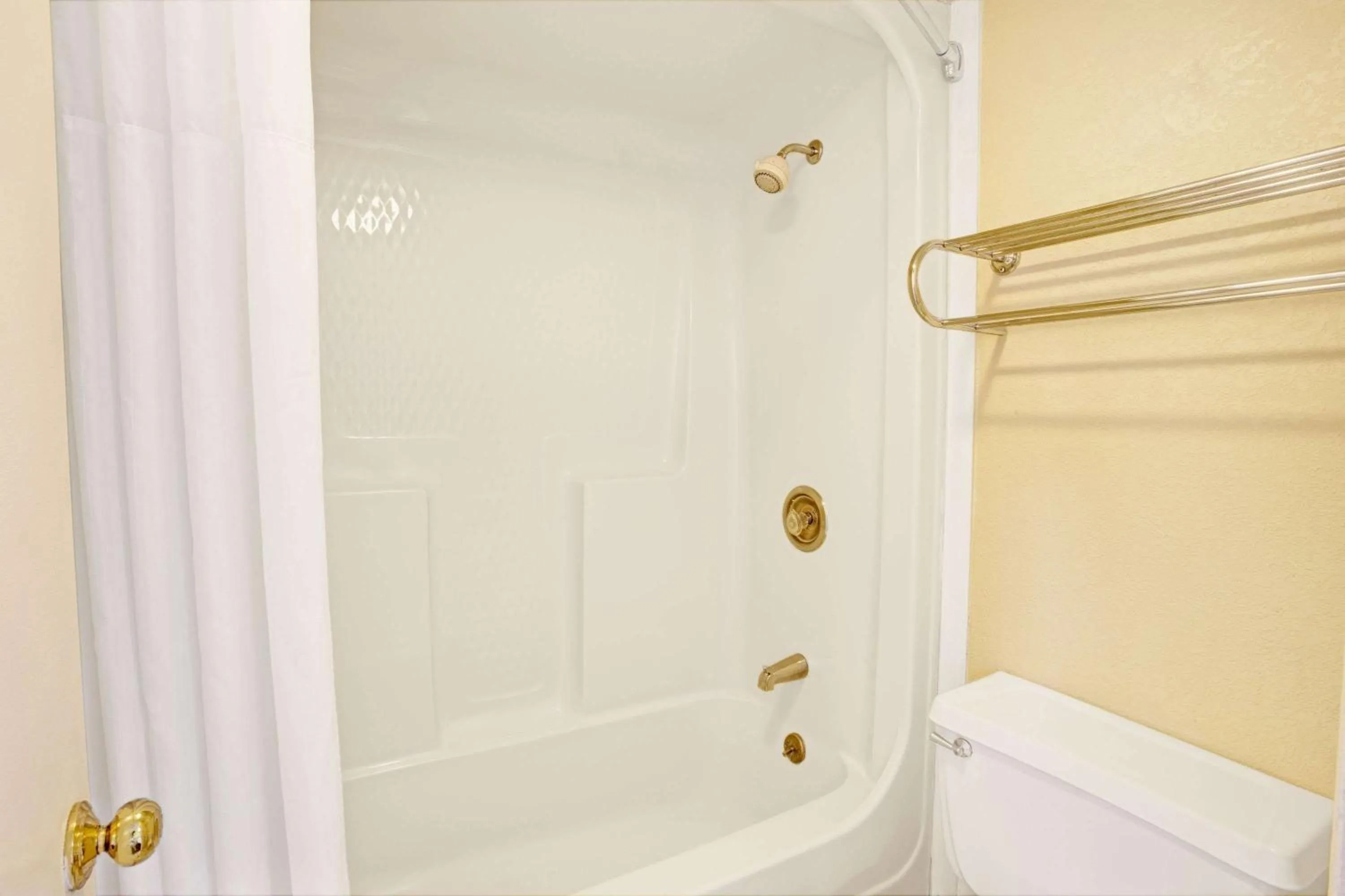 Deluxe King Suite - Non-Smoking in Travelodge by Wyndham Sellersburg