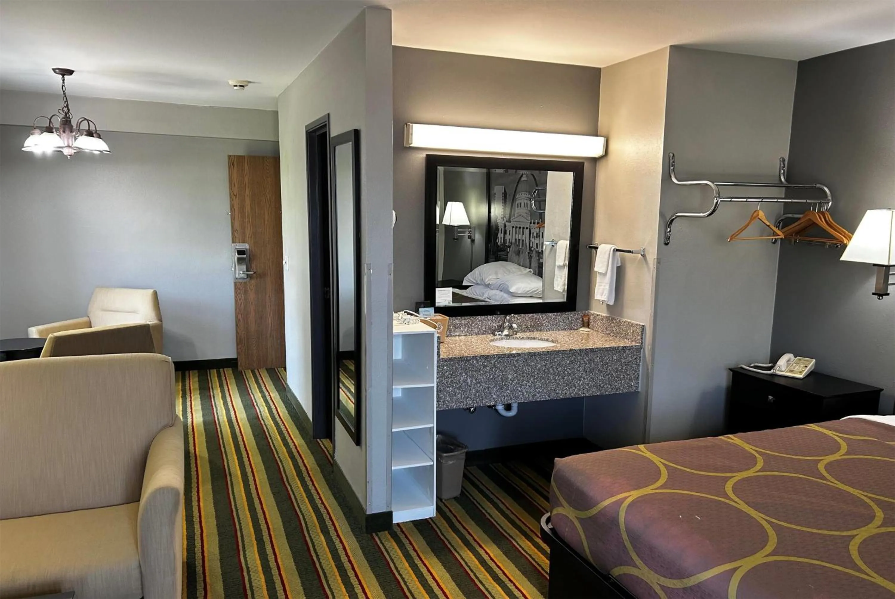 Queen Studio Suite - Non-Smoking in Super 8 by Wyndham Mound City